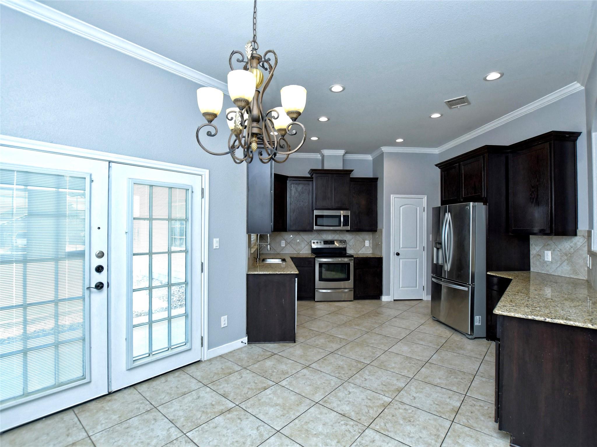 217 Geode Ln, Jarrell, TX 76537