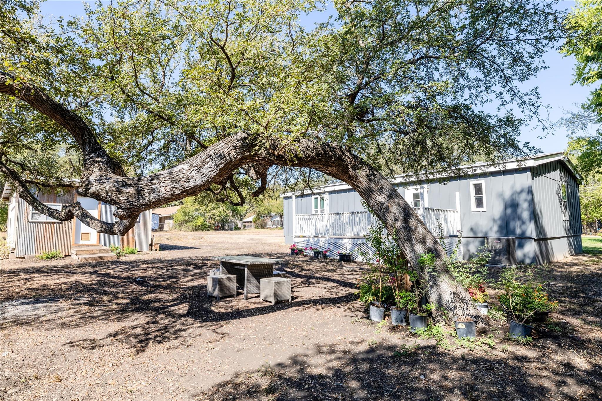 106 E Olive St, Lockhart, TX 78644