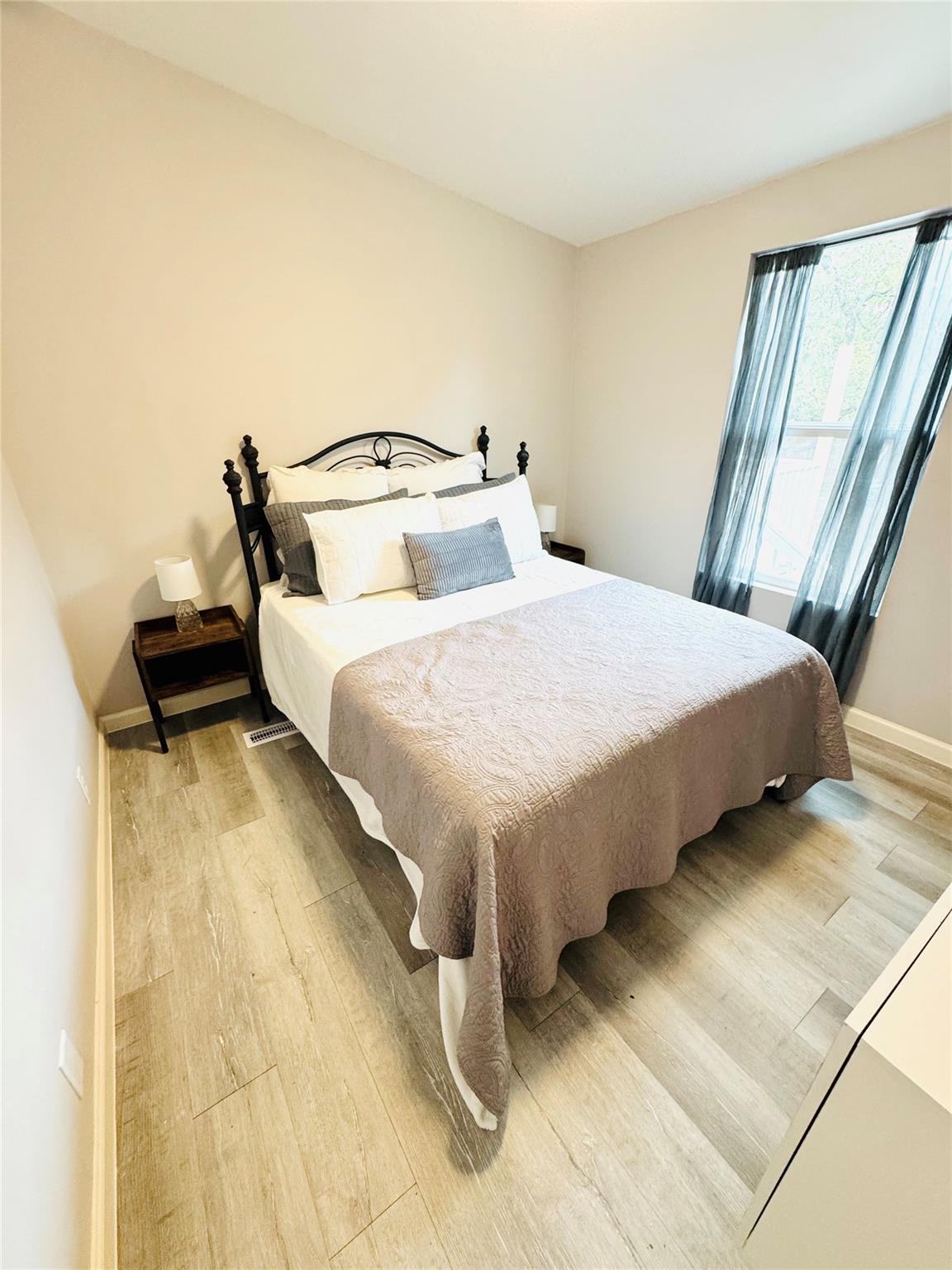 106 E Olive St, Lockhart, TX 78644