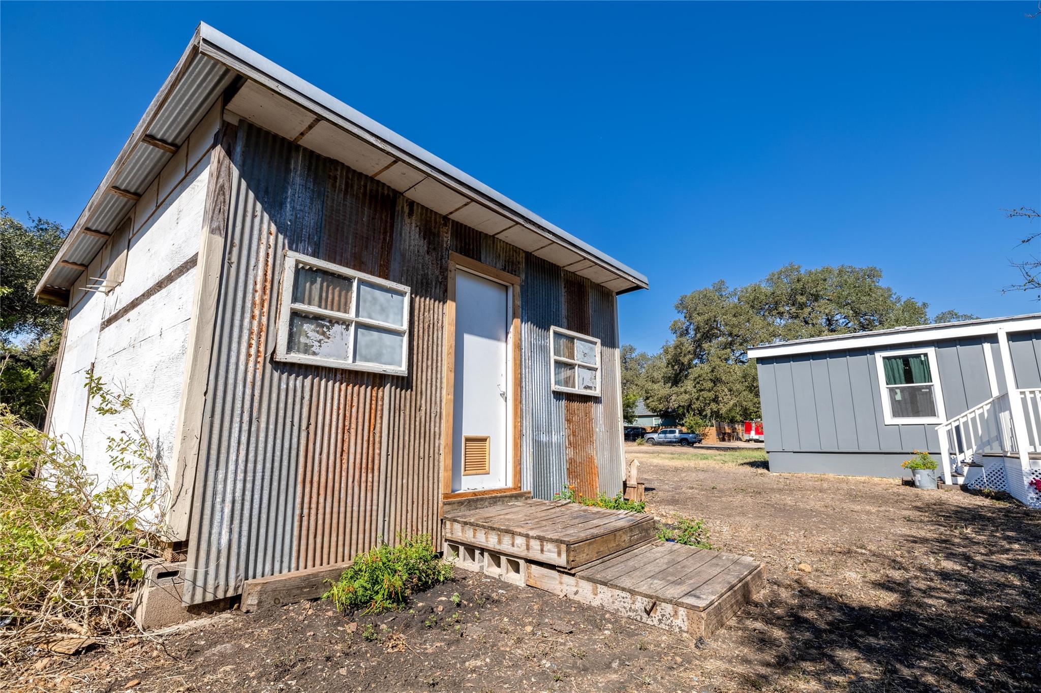 106 E Olive St, Lockhart, TX 78644