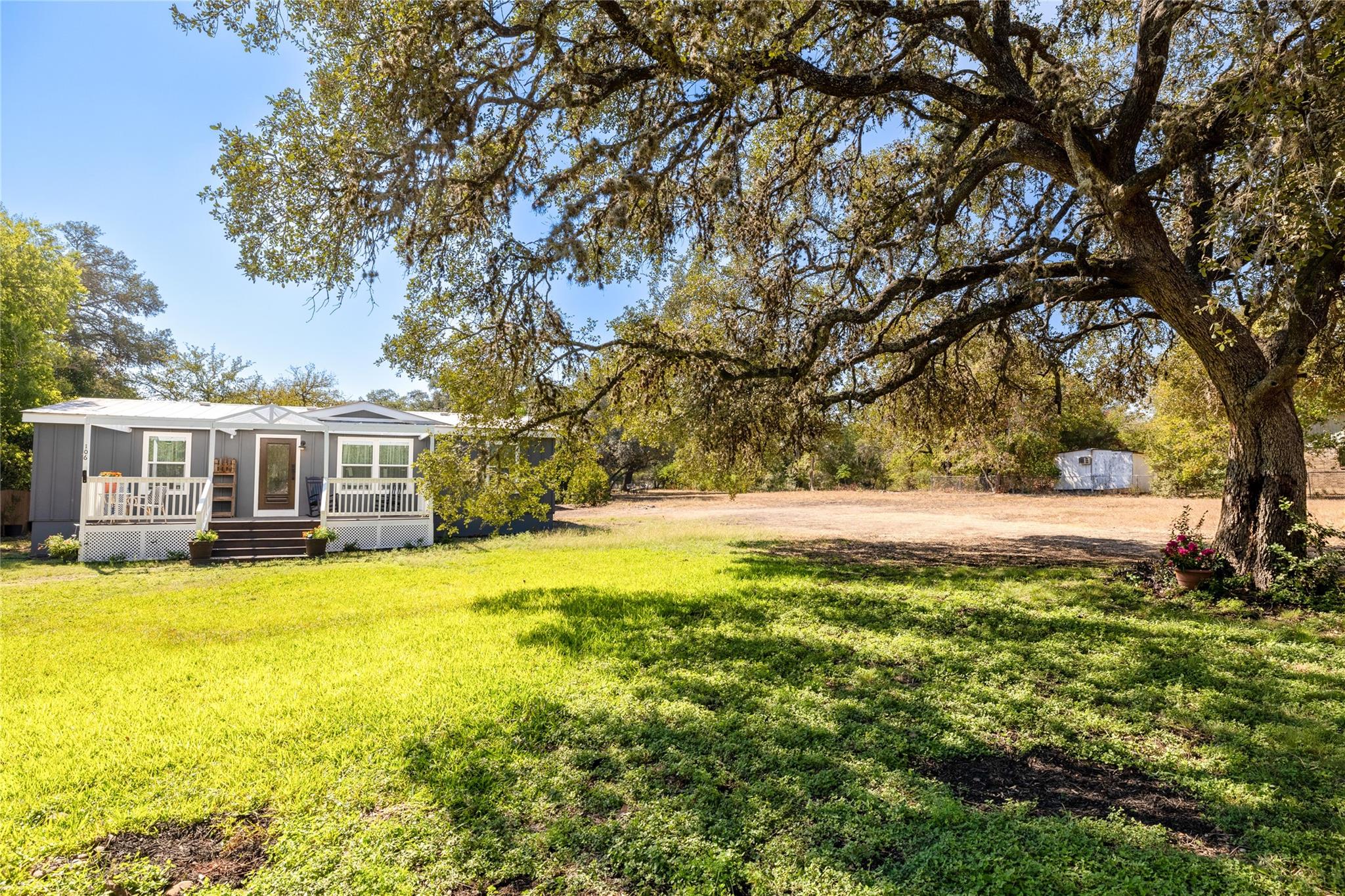 106 E Olive St, Lockhart, TX 78644