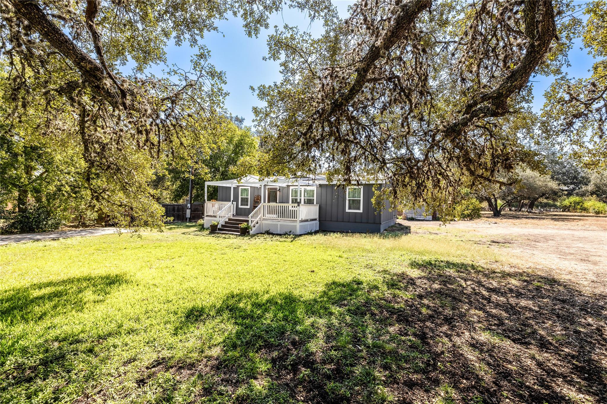 106 E Olive St, Lockhart, TX 78644