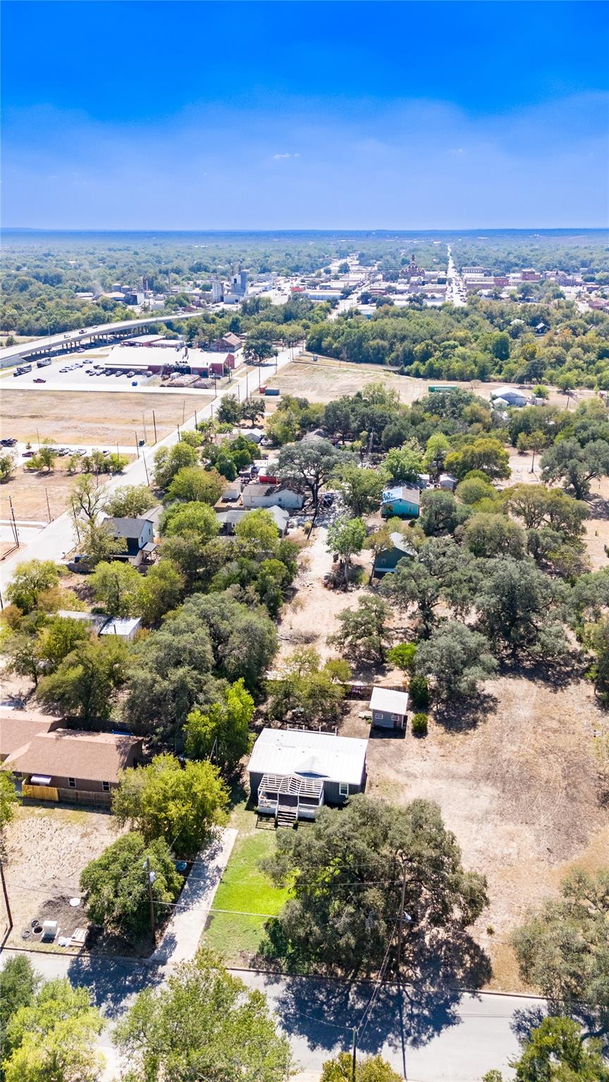 106 E Olive St, Lockhart, TX 78644