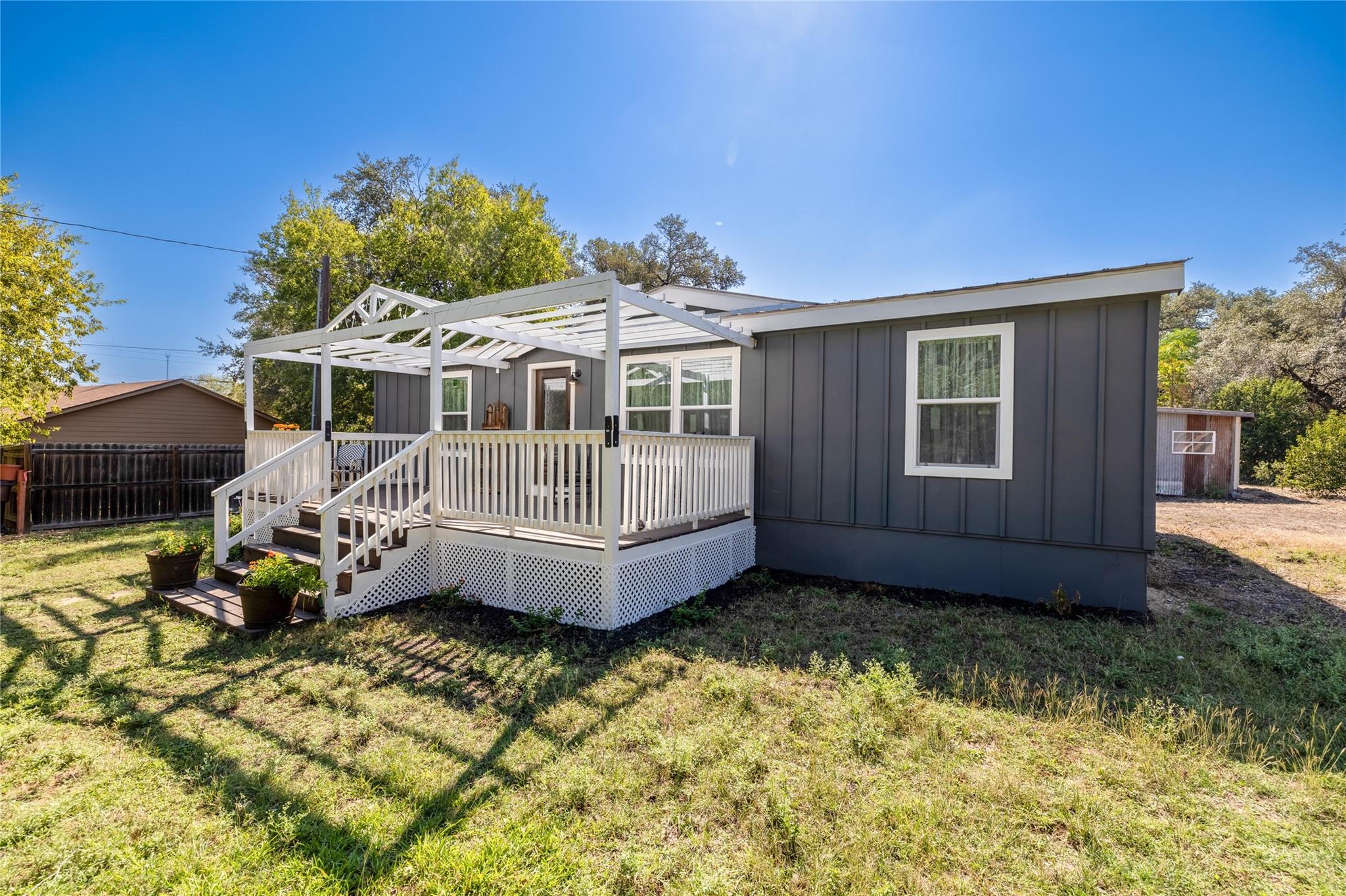 106 E Olive St, Lockhart, TX 78644