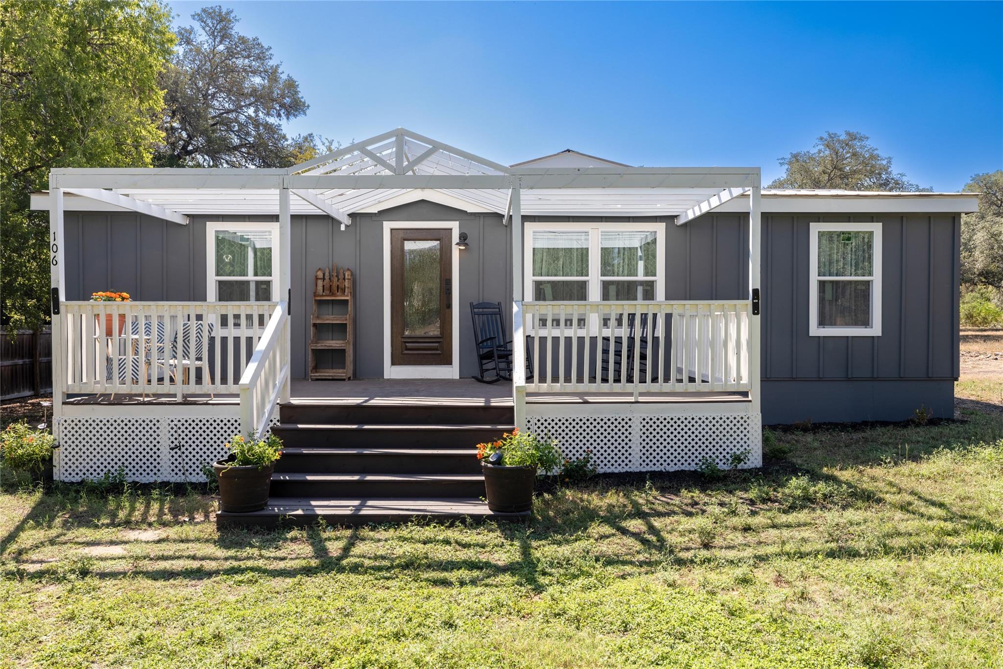 106 E Olive St, Lockhart, TX 78644