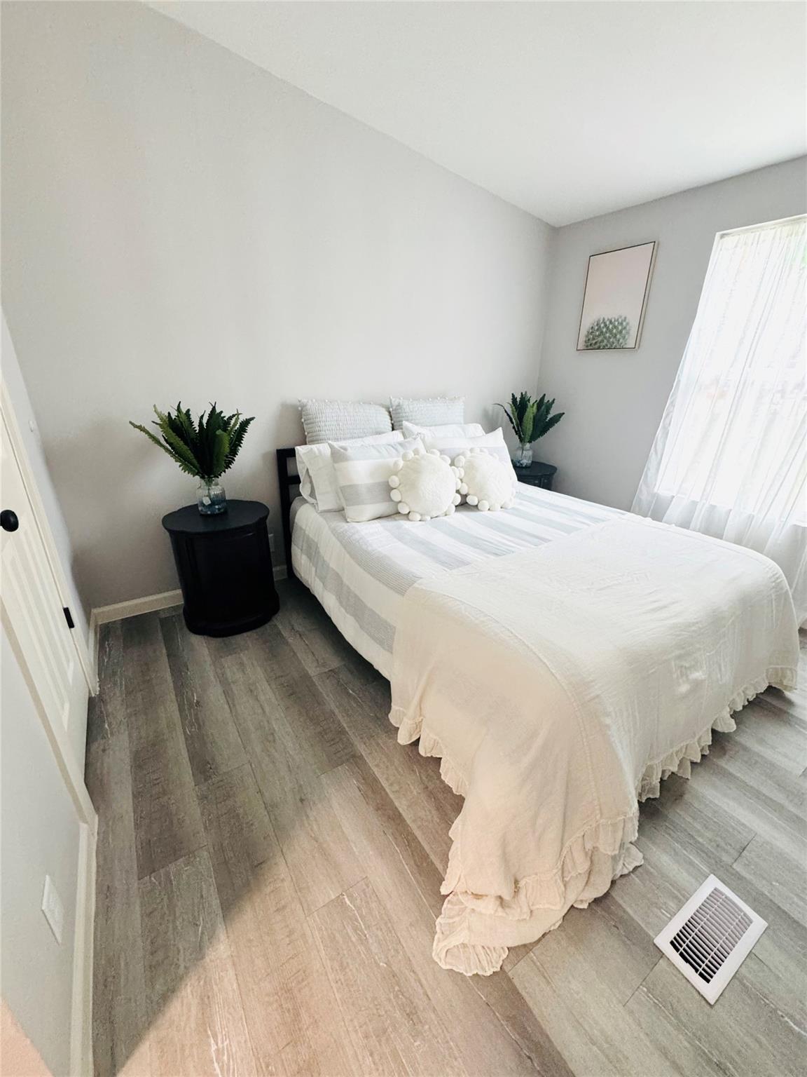 106 E Olive St, Lockhart, TX 78644