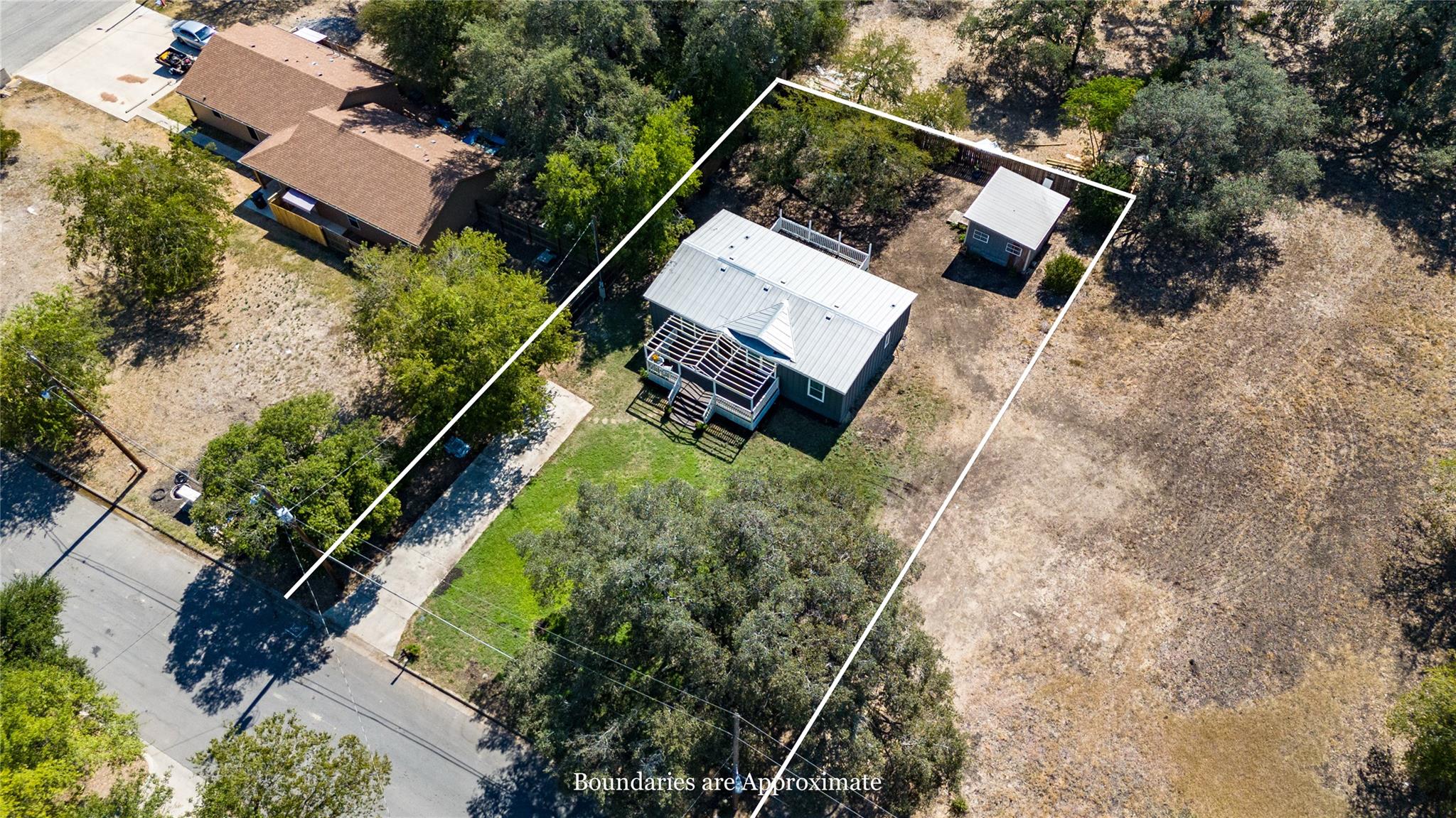 106 E Olive St, Lockhart, TX 78644