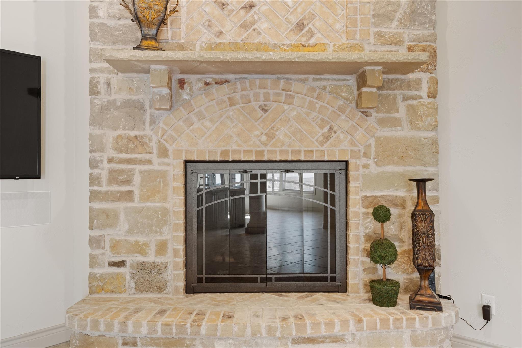 14502 Lund Carlson Rd, Coupland, TX 78615