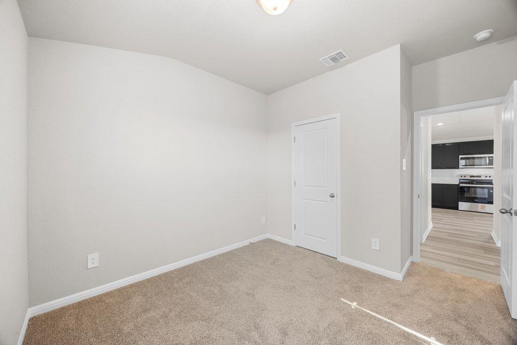 140 Honey Bee Rd, Jarrell, TX 76537