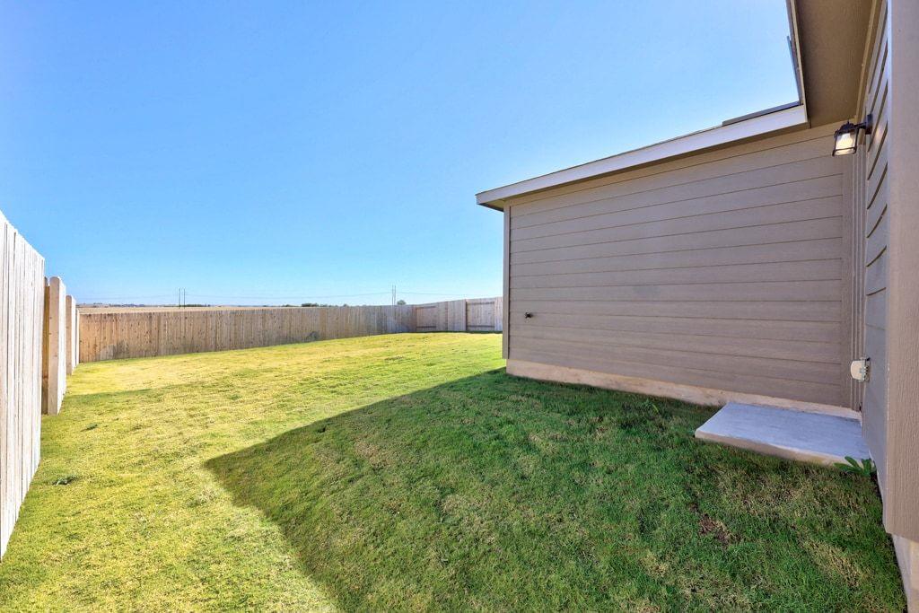 140 Honey Bee Rd, Jarrell, TX 76537