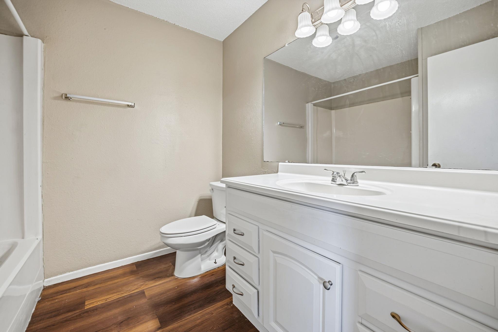 5200 Nuckols Crossing Rd # B, Austin, TX 78744