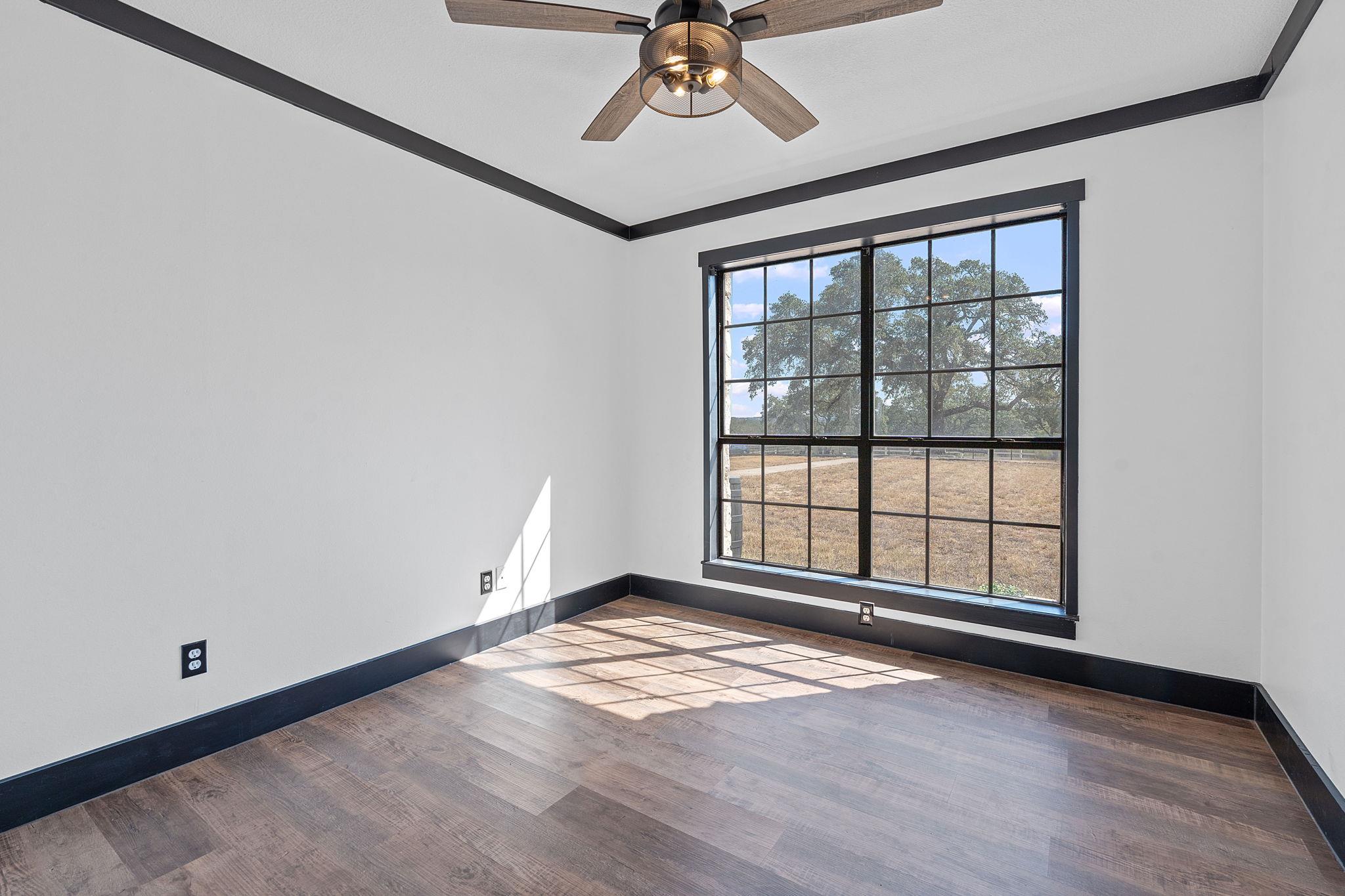 404 County Road 421, Spicewood, TX 78669