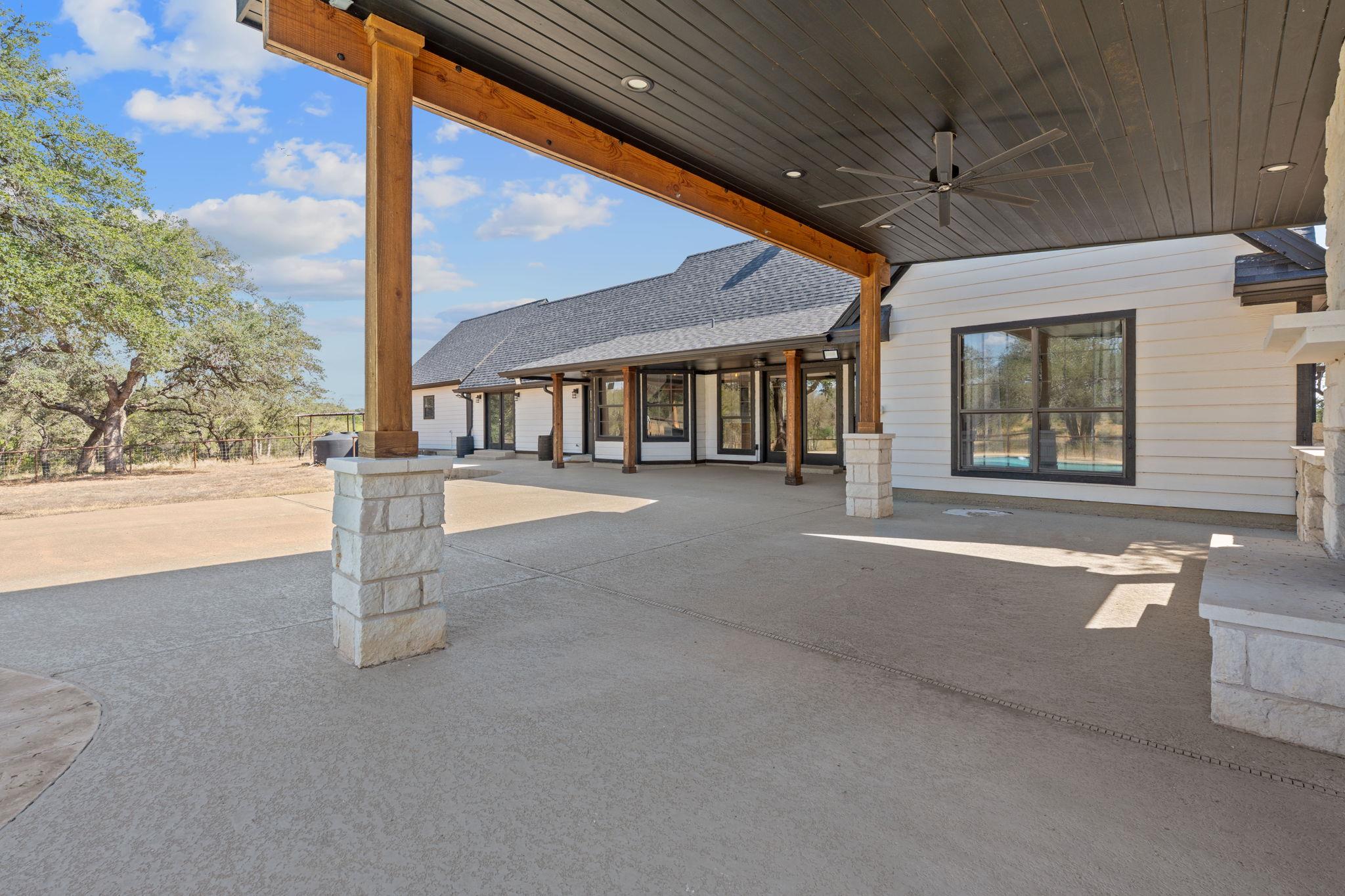 404 County Road 421, Spicewood, TX 78669