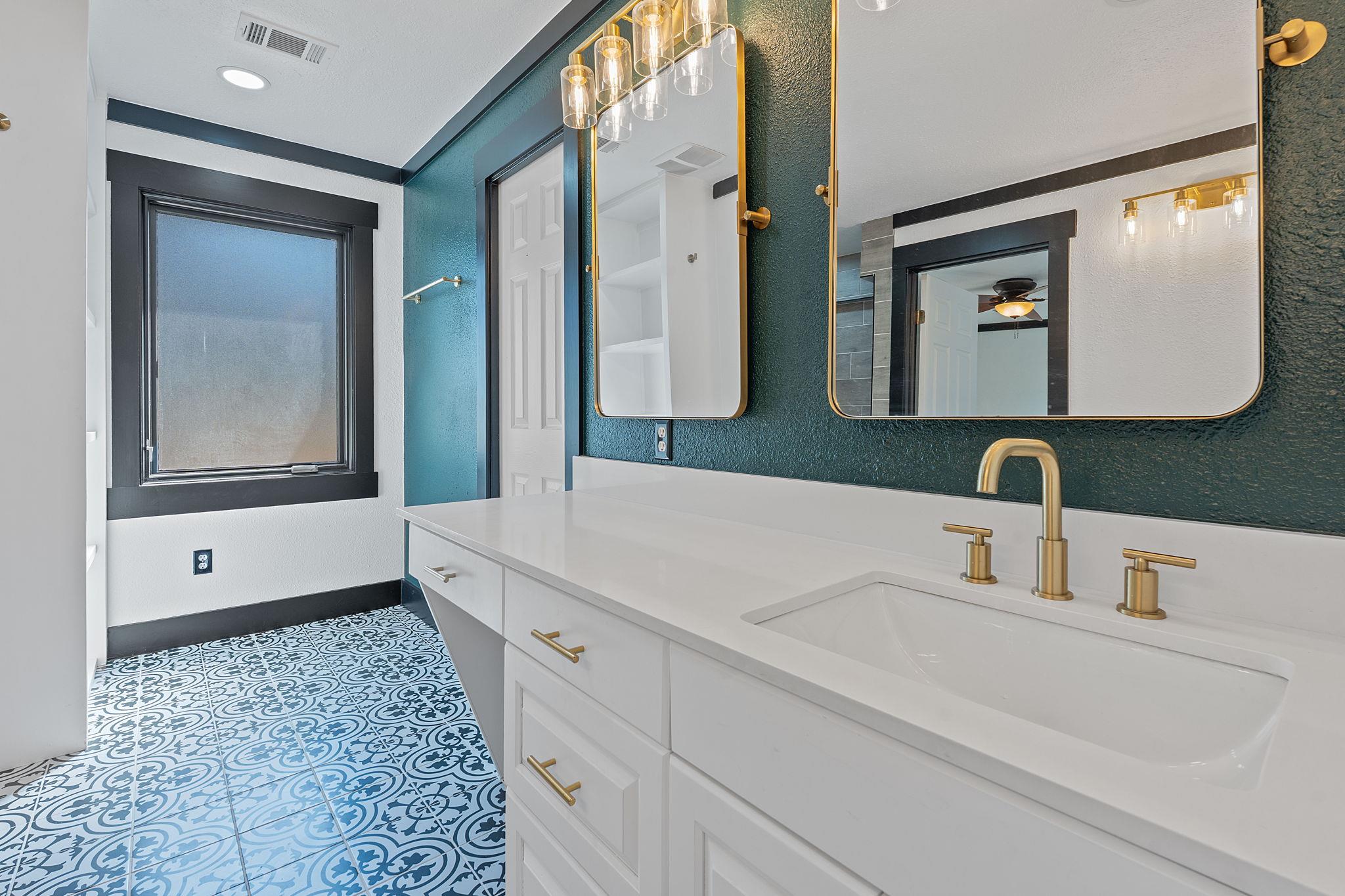 404 County Road 421, Spicewood, TX 78669