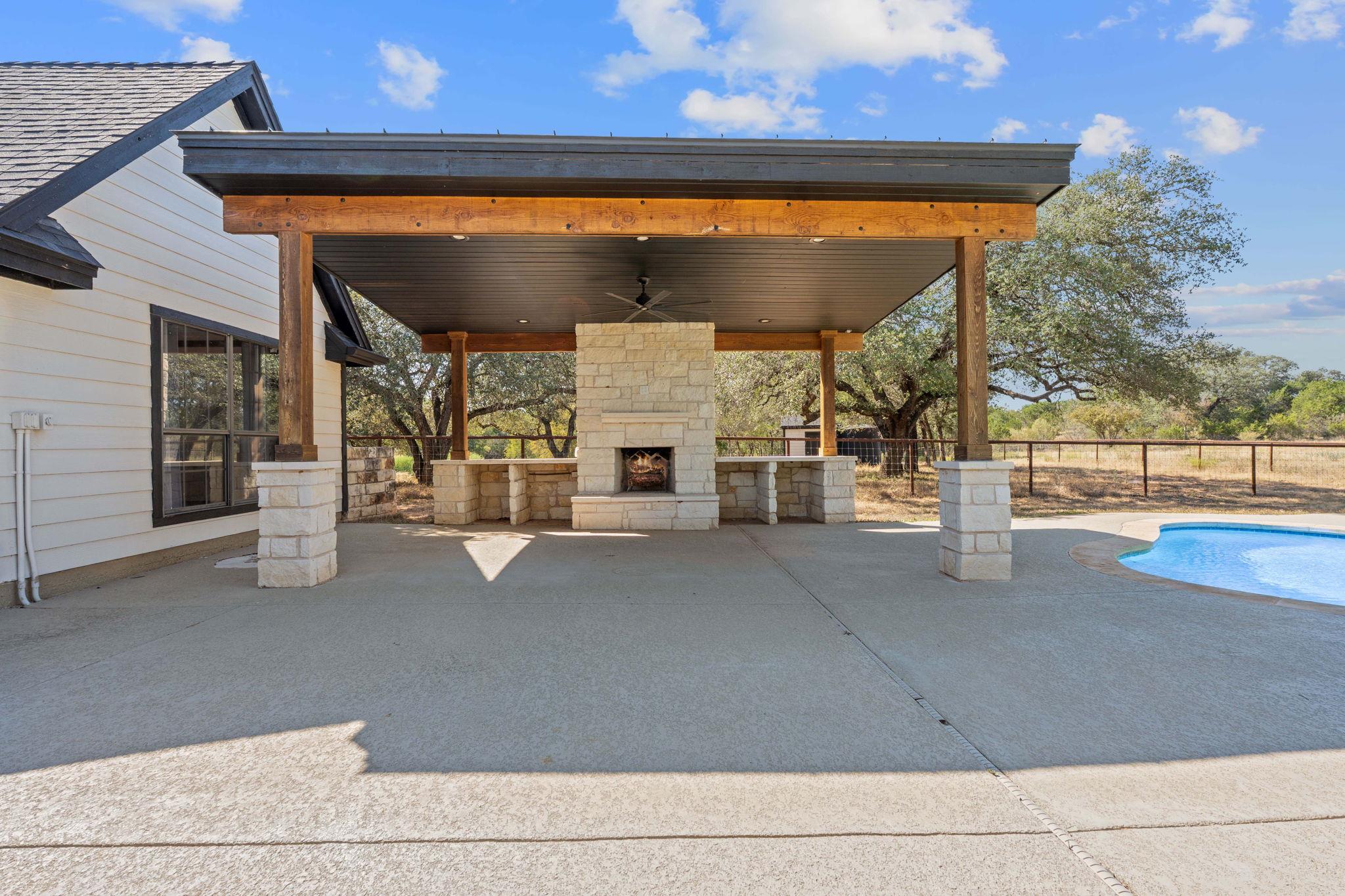 404 County Road 421, Spicewood, TX 78669