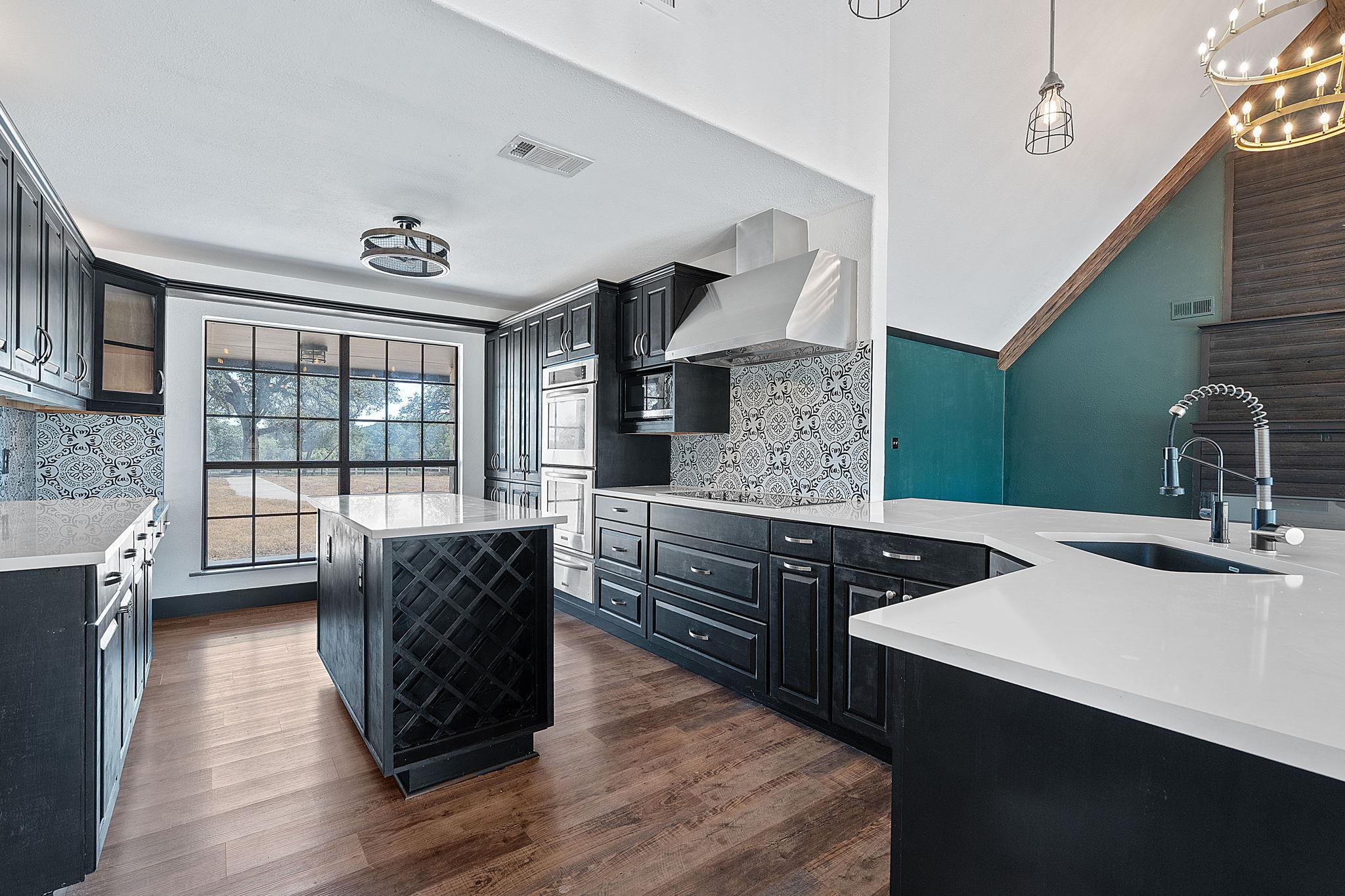 404 County Road 421, Spicewood, TX 78669