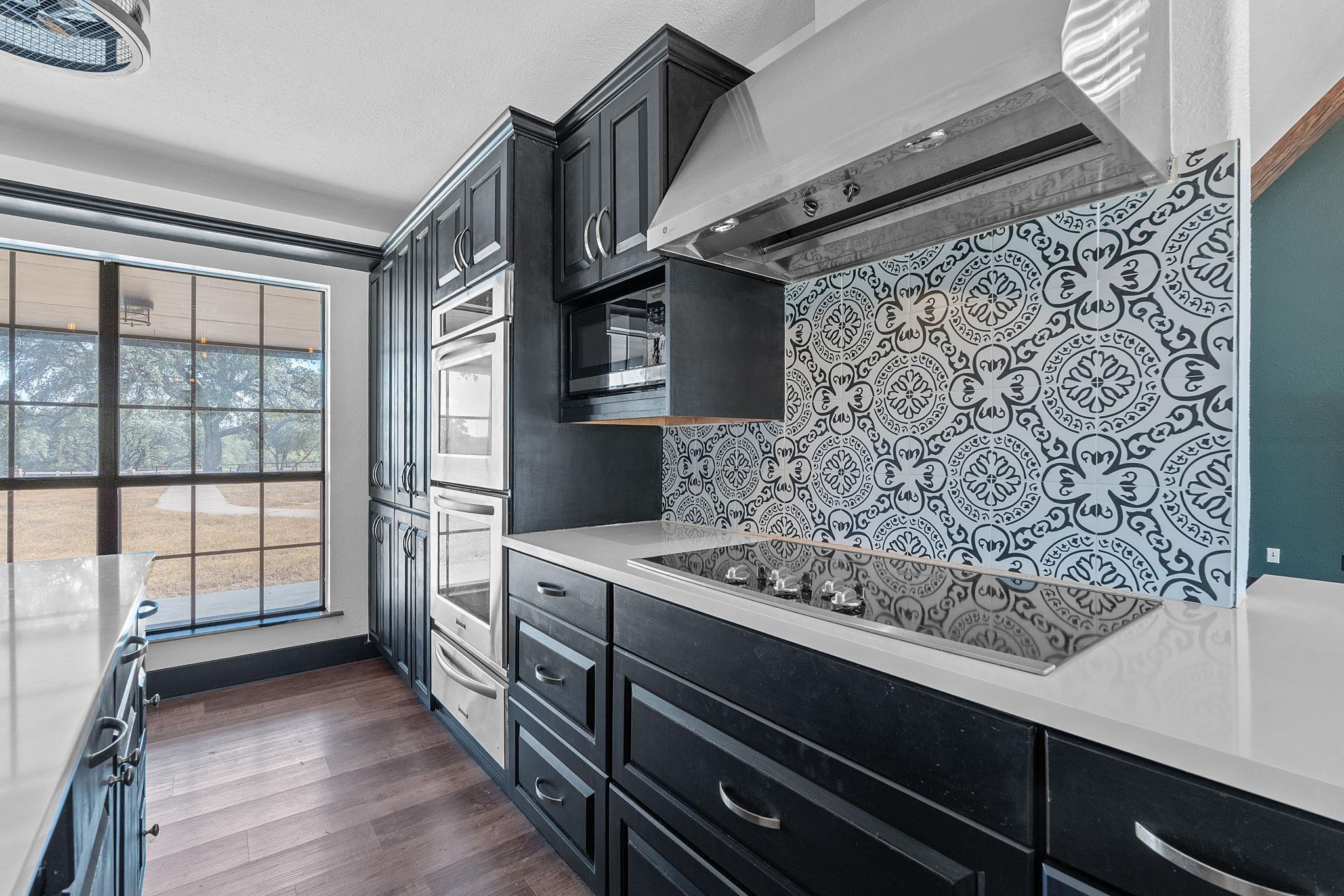 404 County Road 421, Spicewood, TX 78669