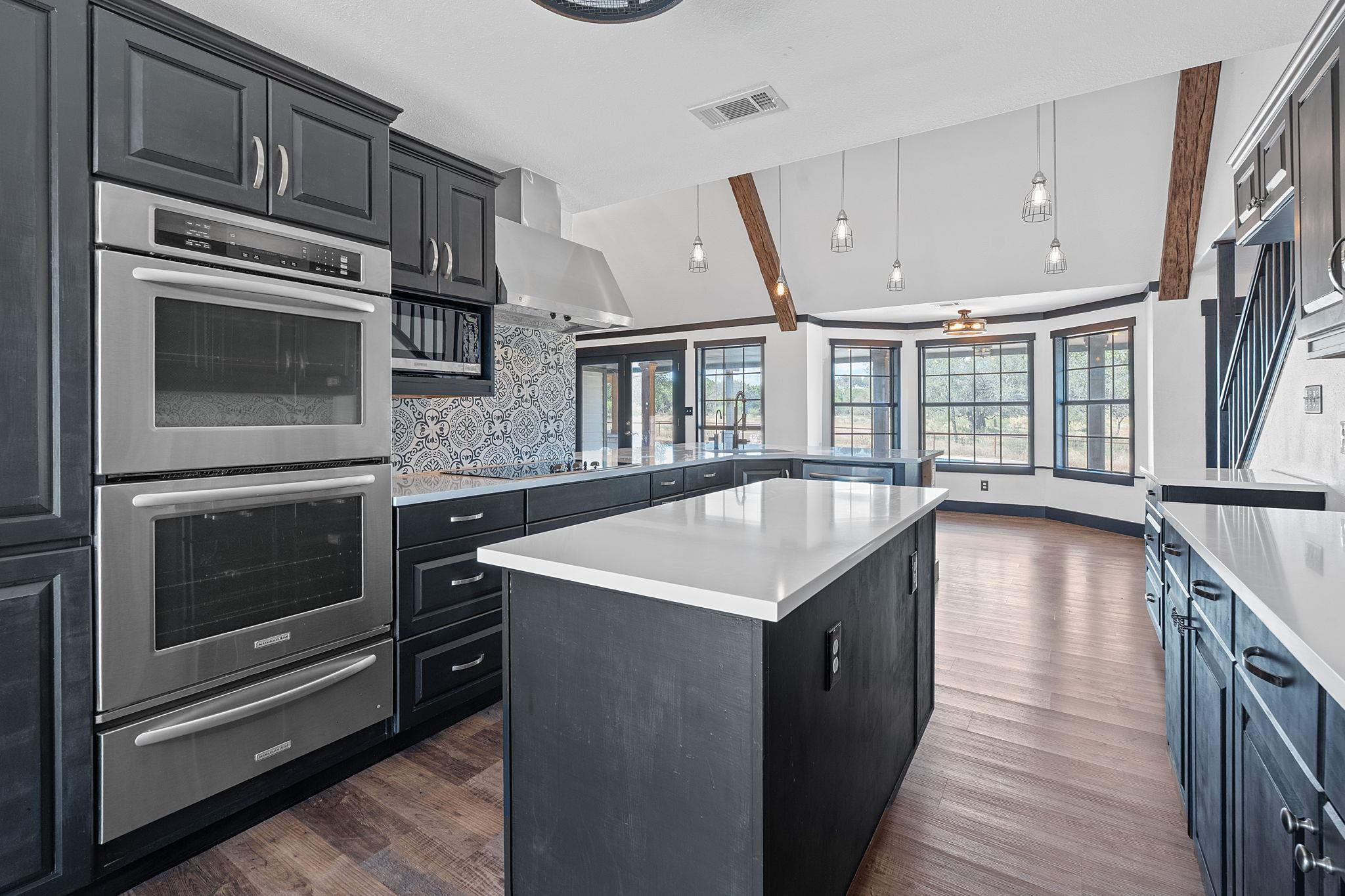 404 County Road 421, Spicewood, TX 78669