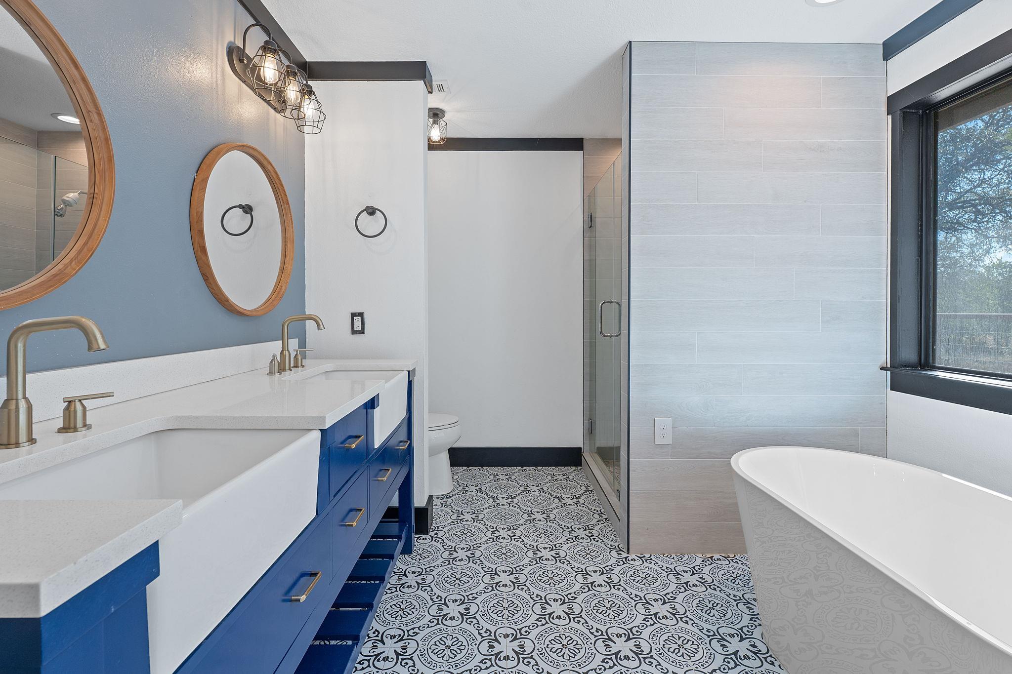 404 County Road 421, Spicewood, TX 78669