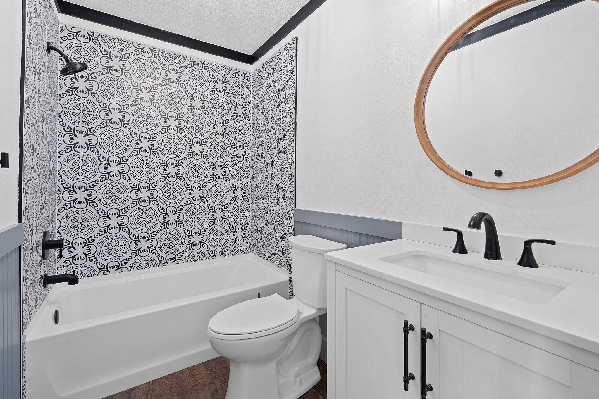 404 County Road 421, Spicewood, TX 78669