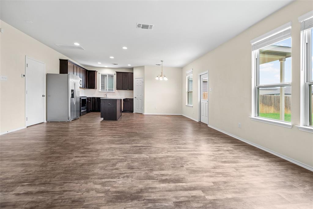 457 Bedford Falls Ln, Jarrell, TX 76537