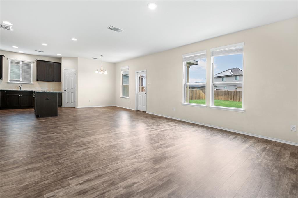 457 Bedford Falls Ln, Jarrell, TX 76537