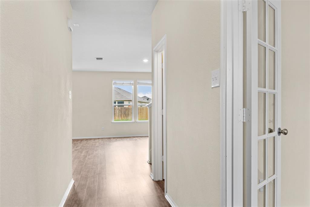 457 Bedford Falls Ln, Jarrell, TX 76537