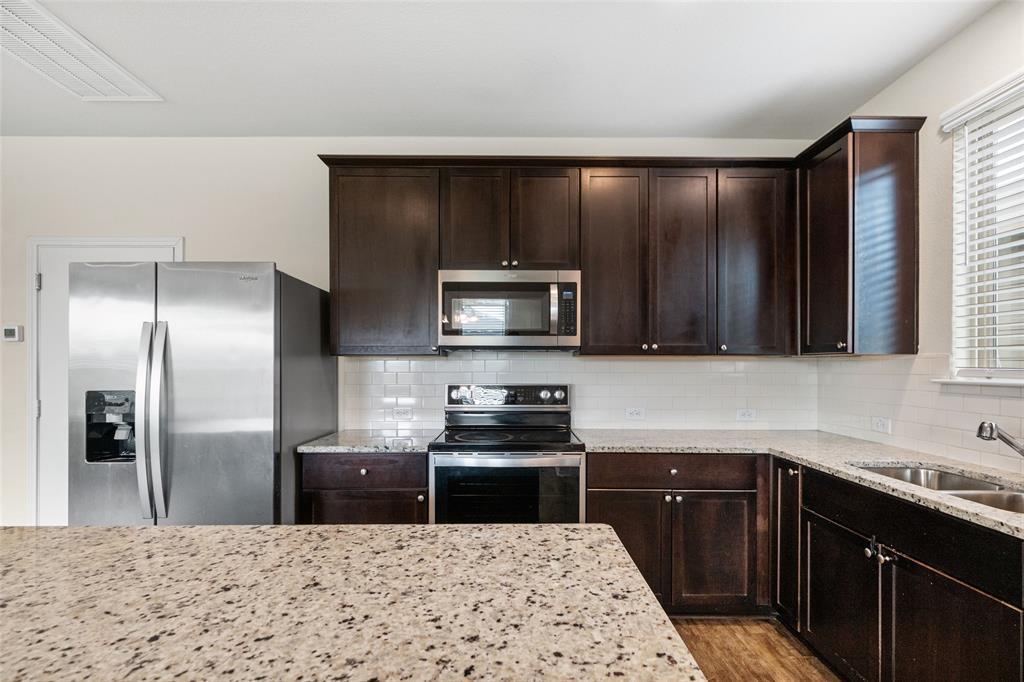 457 Bedford Falls Ln, Jarrell, TX 76537