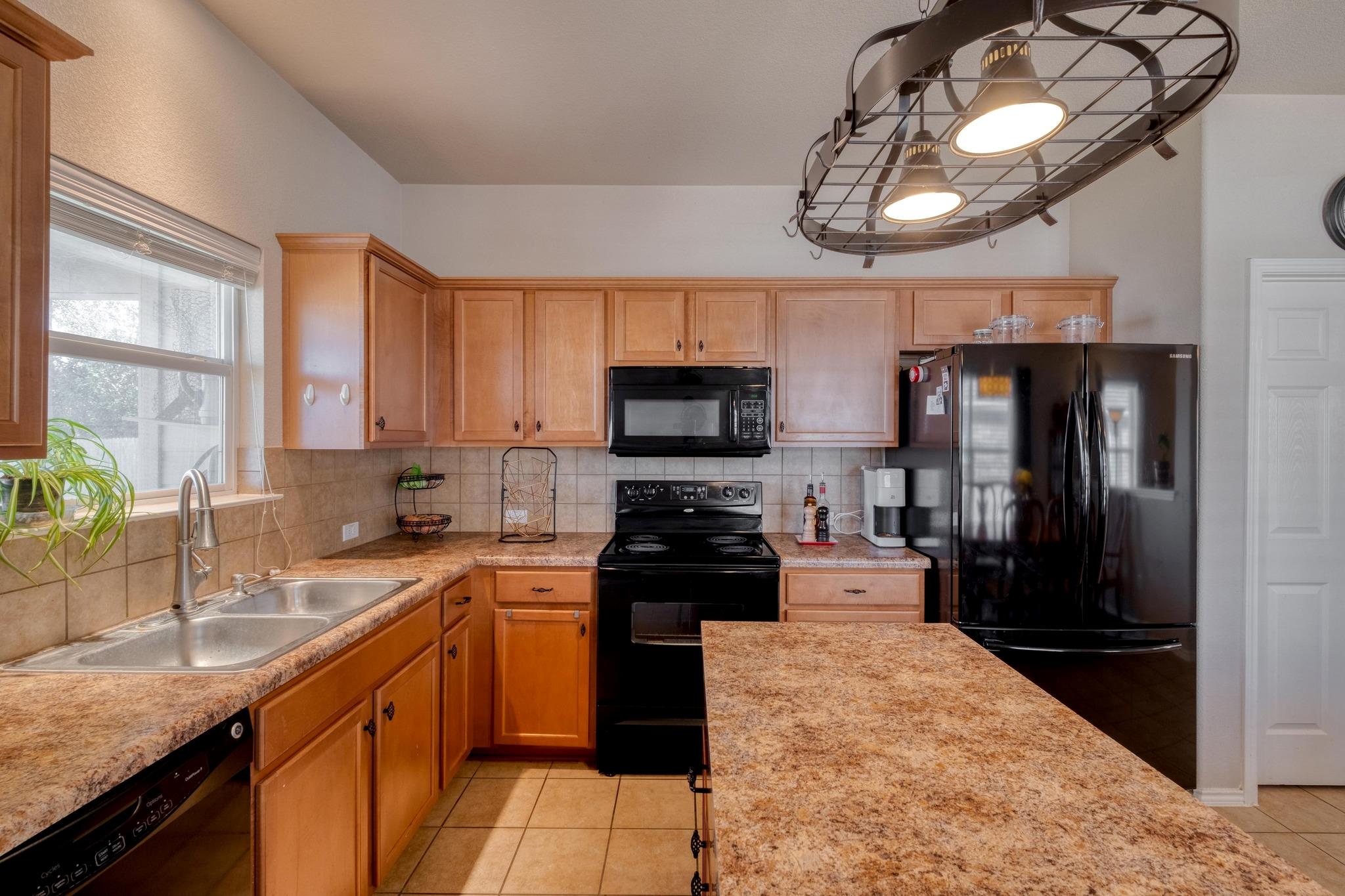 303 Baldwin St, Hutto, TX 78634