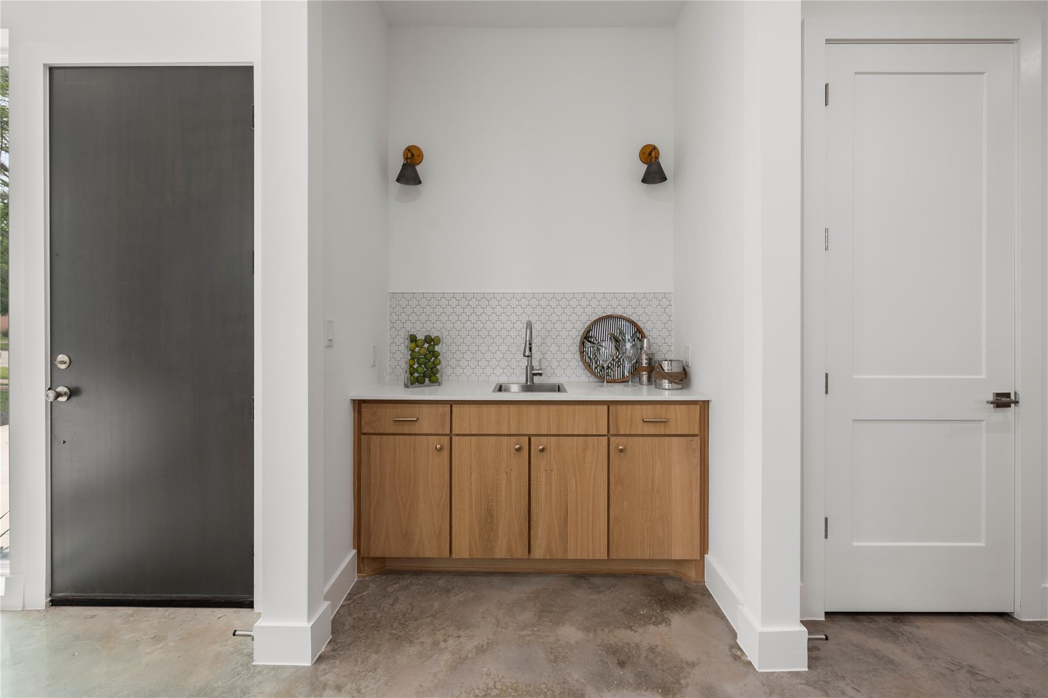 106 W Croslin St # 1, Austin, TX 78752