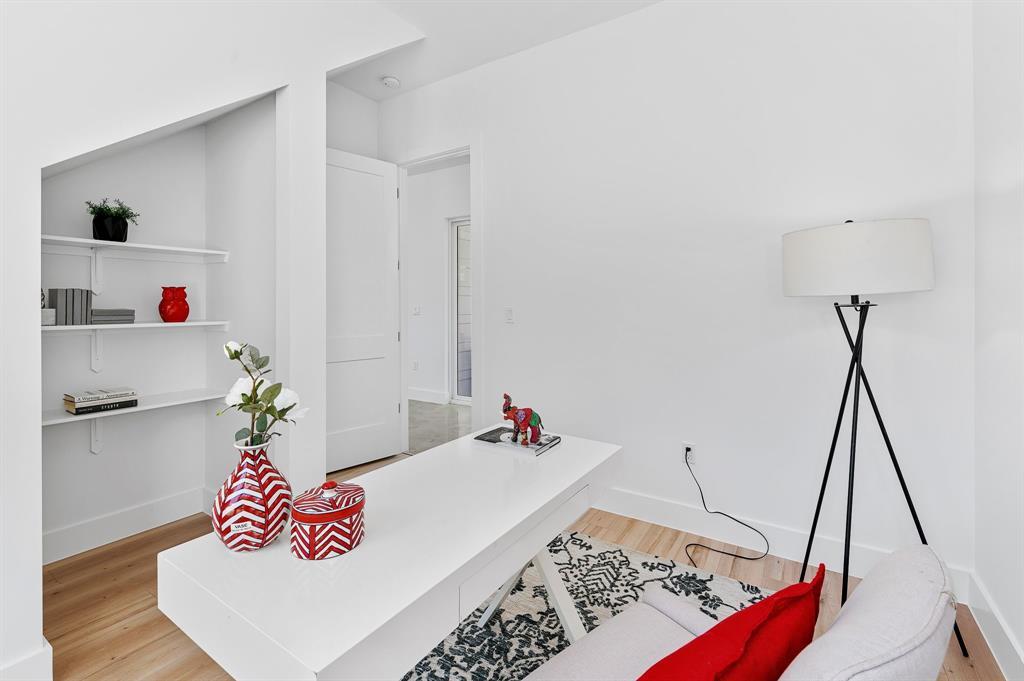 106 W Croslin St # 1, Austin, TX 78752