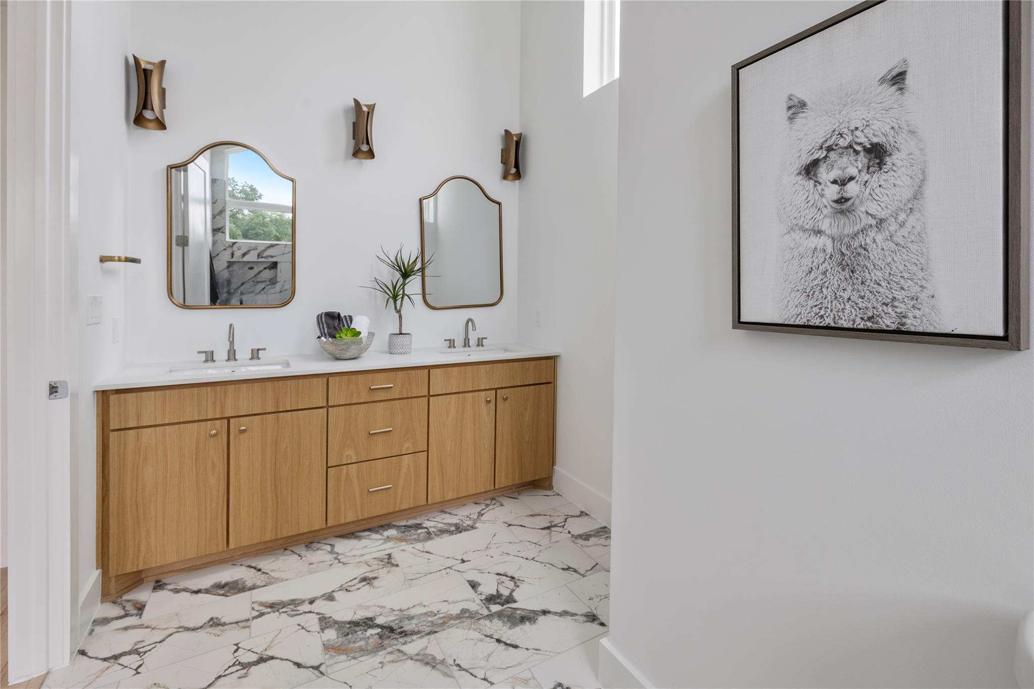 106 W Croslin St # 1, Austin, TX 78752