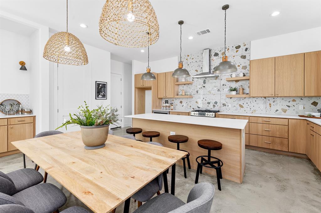 106 W Croslin St # 1, Austin, TX 78752