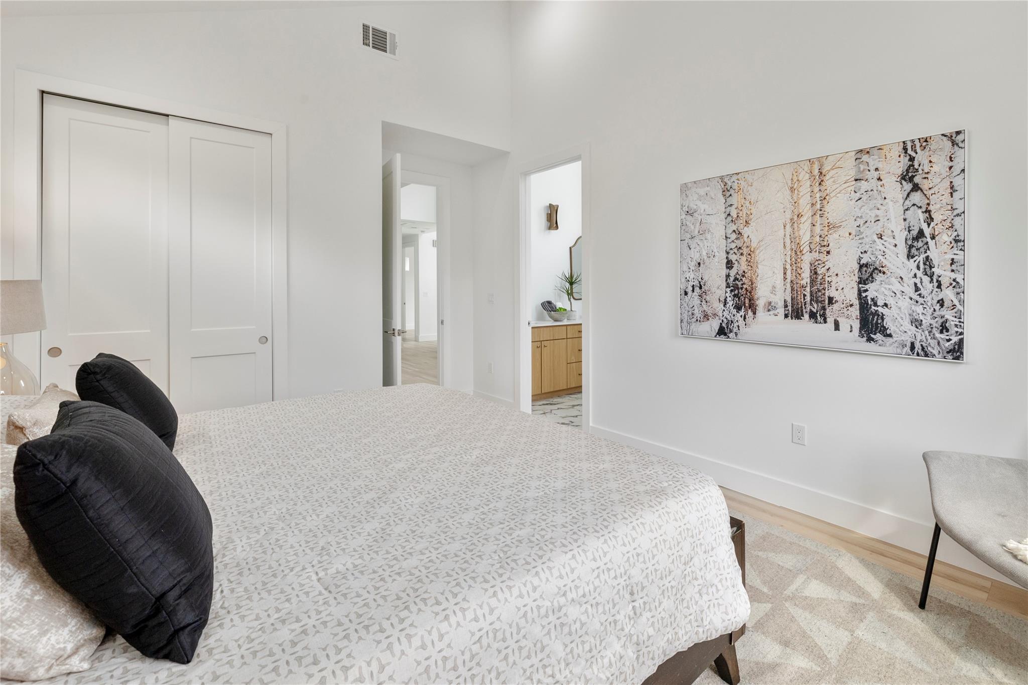 106 W Croslin St # 1, Austin, TX 78752