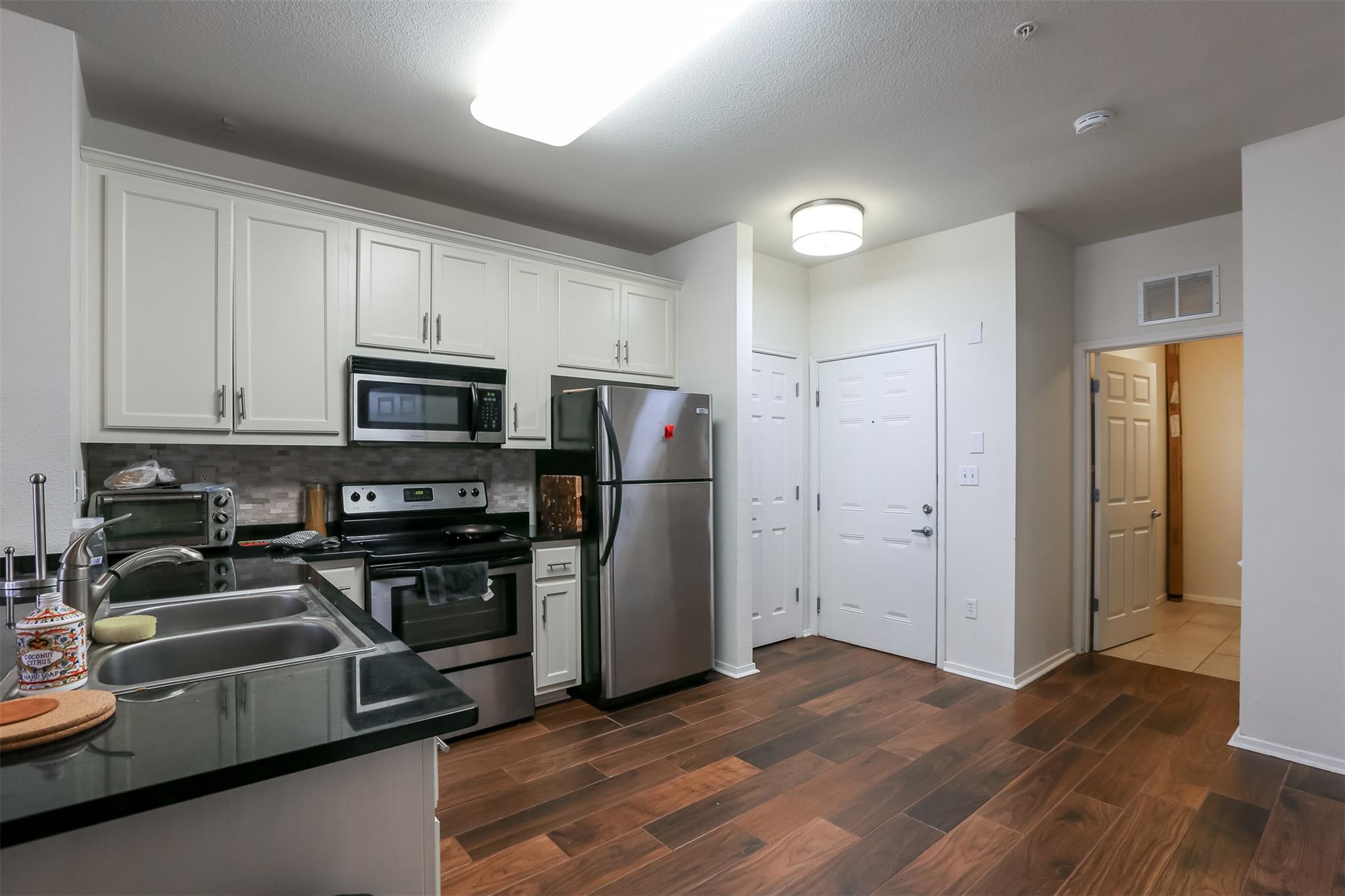 910 W 25th St # 208, Austin, TX 78705