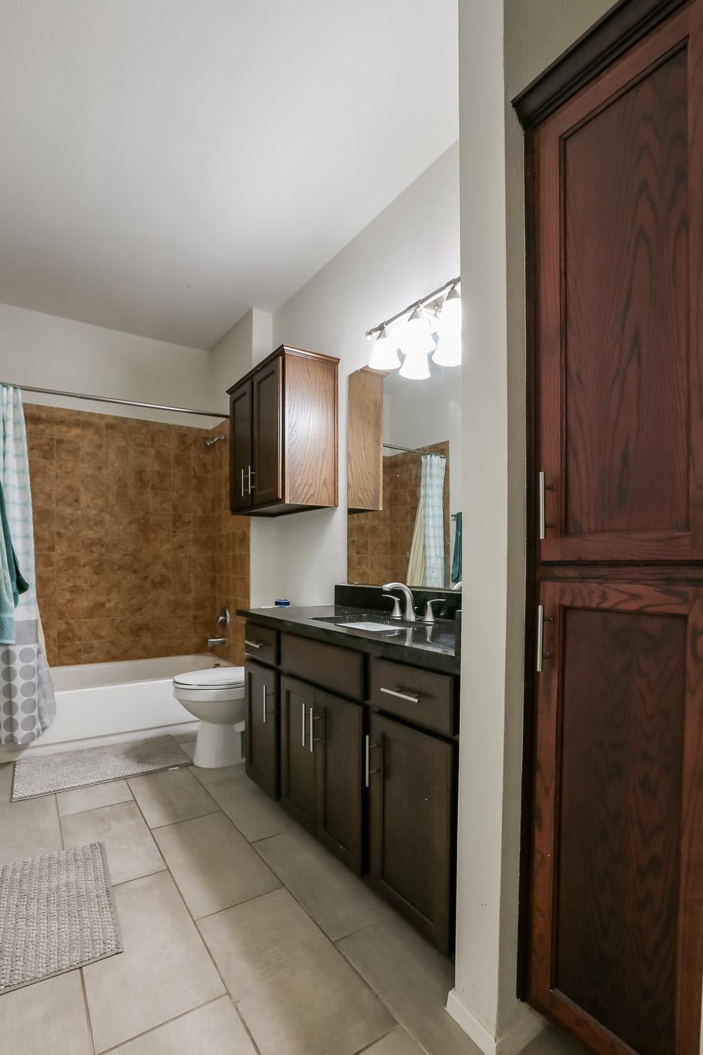 910 W 25th St # 208, Austin, TX 78705