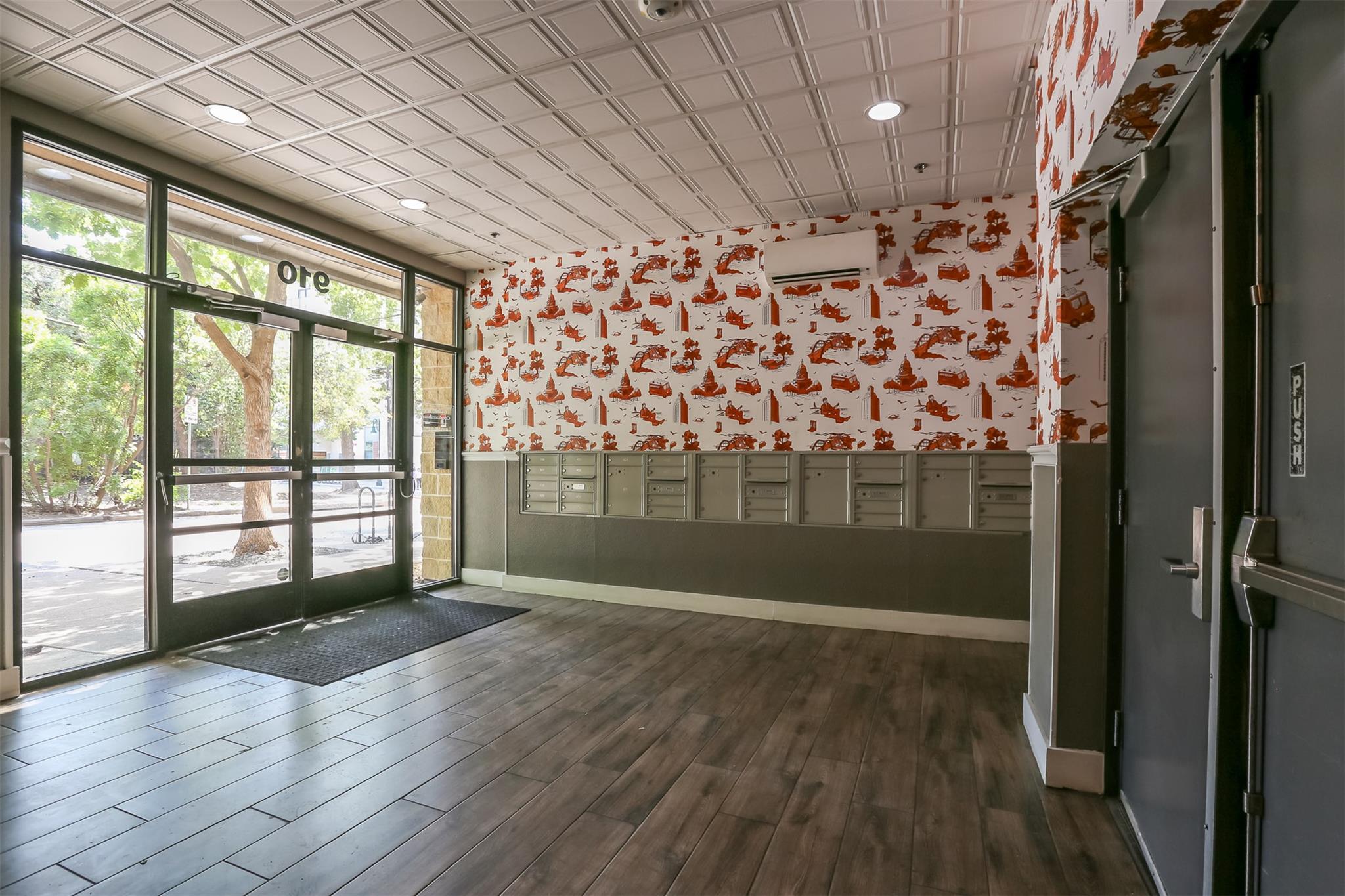 910 W 25th St # 208, Austin, TX 78705