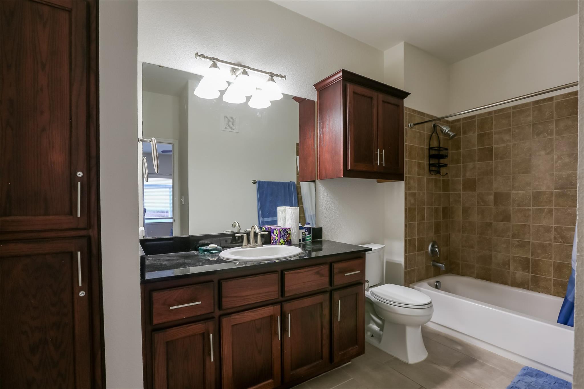 910 W 25th St # 208, Austin, TX 78705