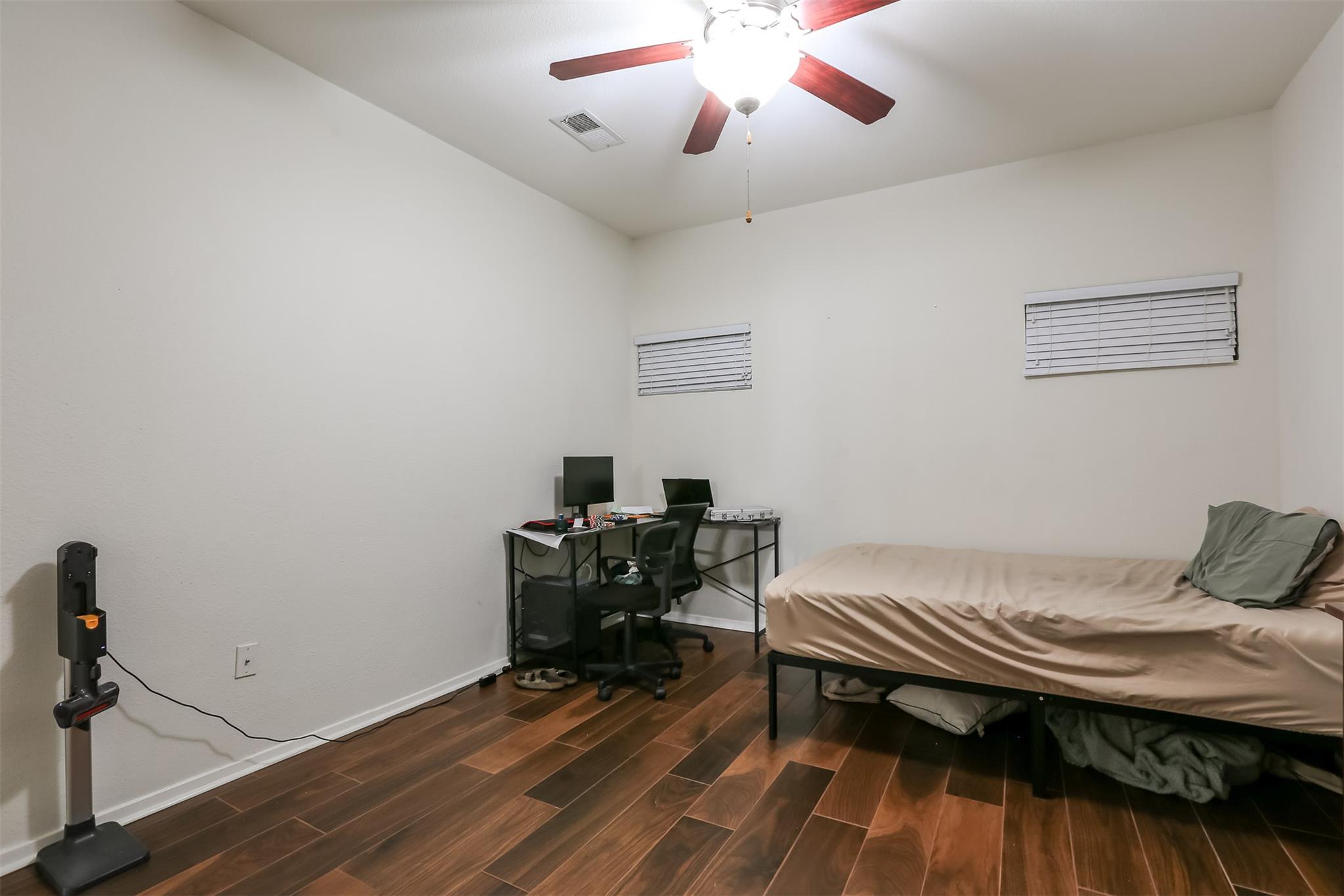 910 W 25th St # 208, Austin, TX 78705