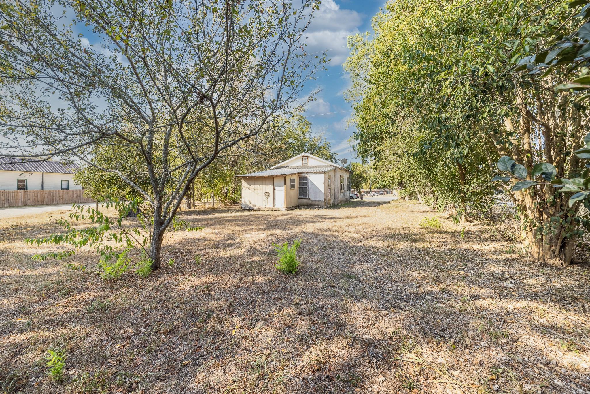 936 Water St, Gonzales, TX 78629