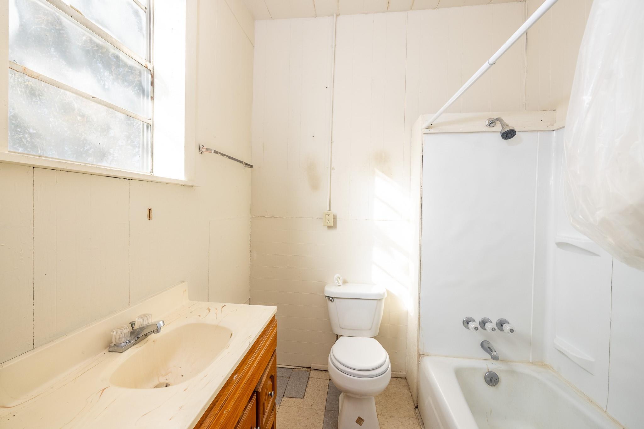 936 Water St, Gonzales, TX 78629