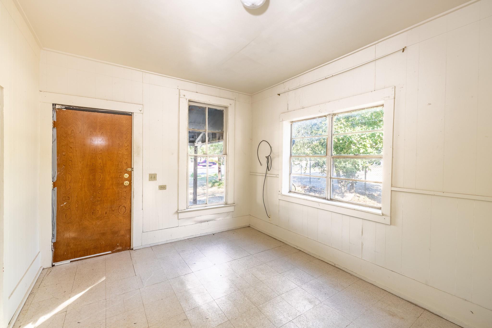 936 Water St, Gonzales, TX 78629