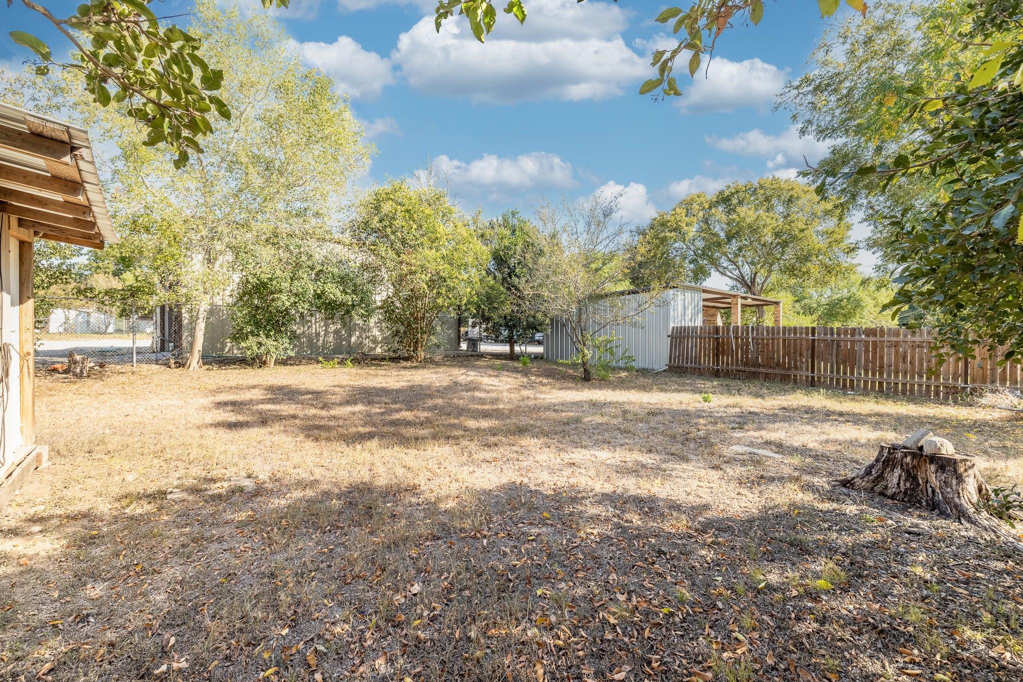 936 Water St, Gonzales, TX 78629