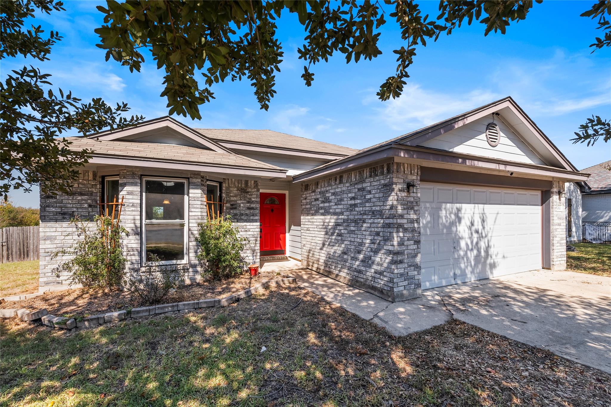 212 Valley Run Trl, Elgin, TX 78621