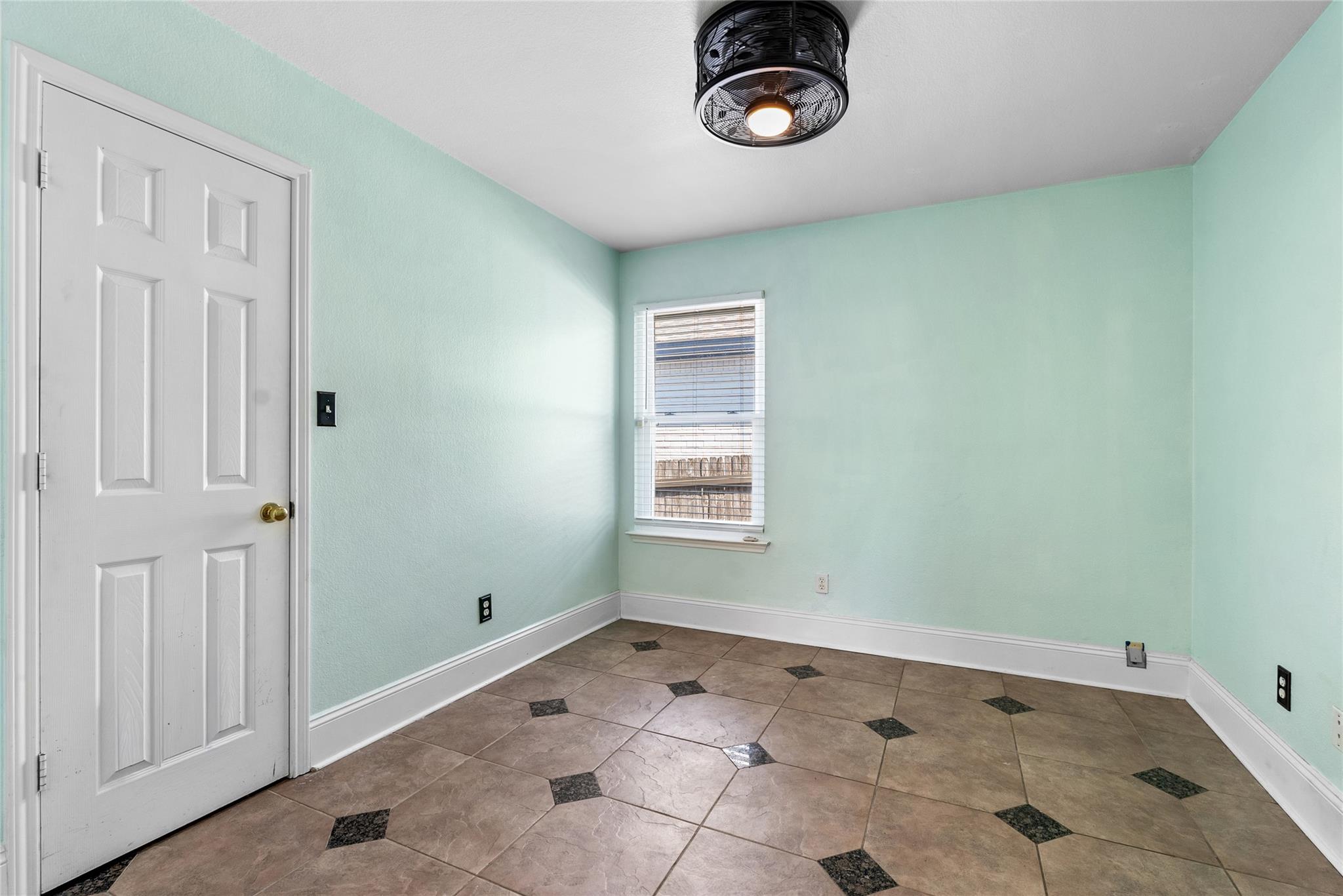 212 Valley Run Trl, Elgin, TX 78621