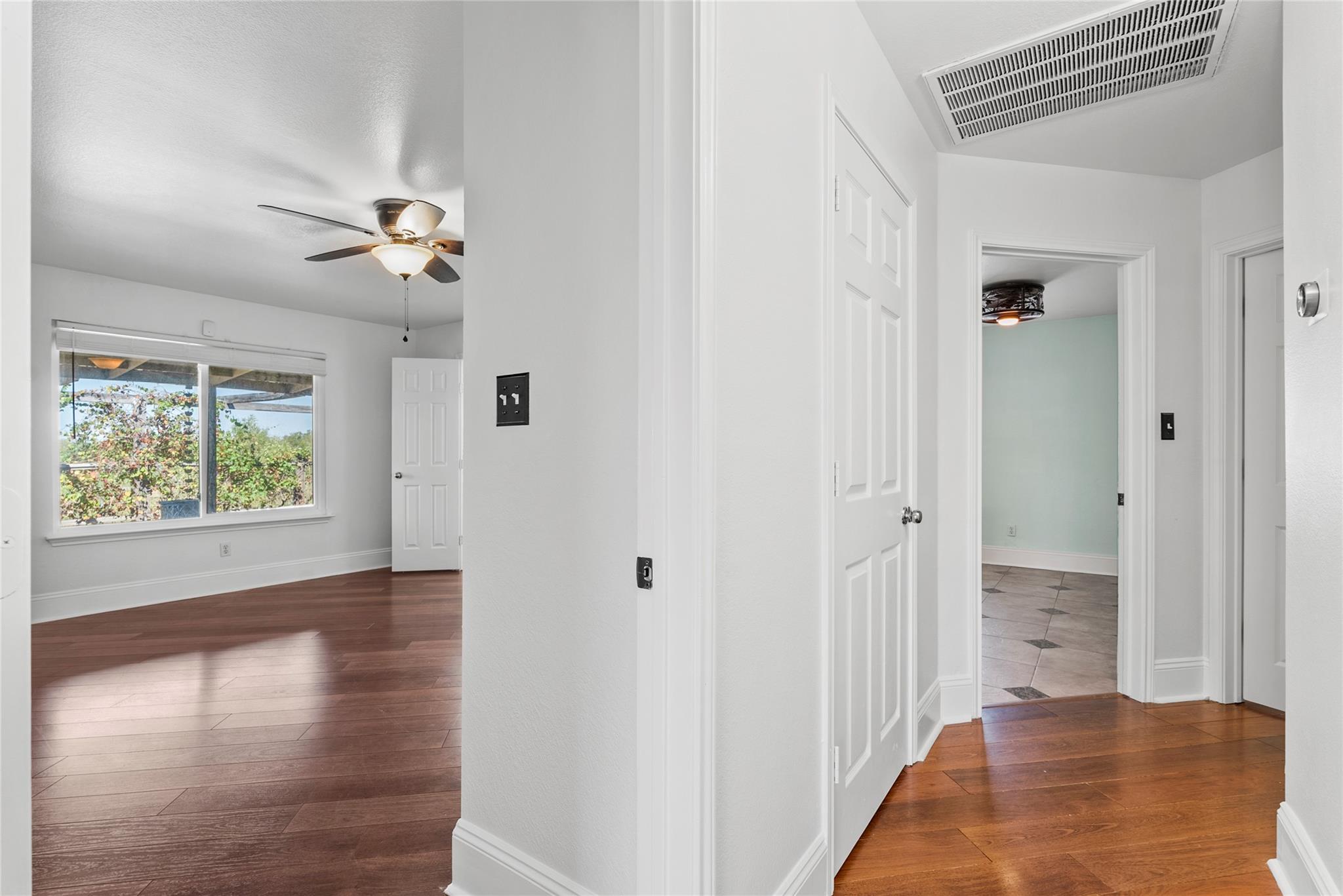 212 Valley Run Trl, Elgin, TX 78621