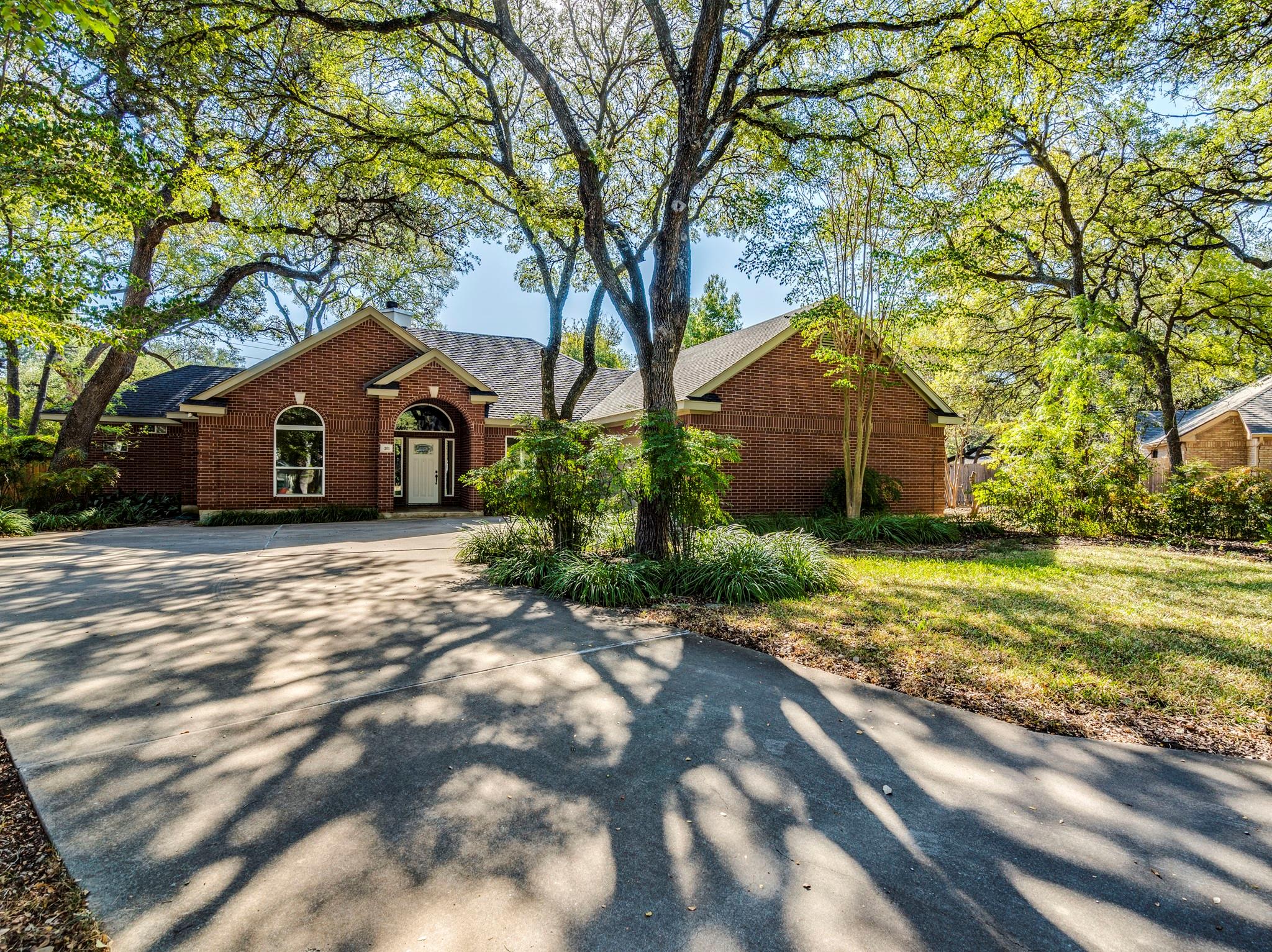 201 Dewberry Cv, Buda, TX 78610