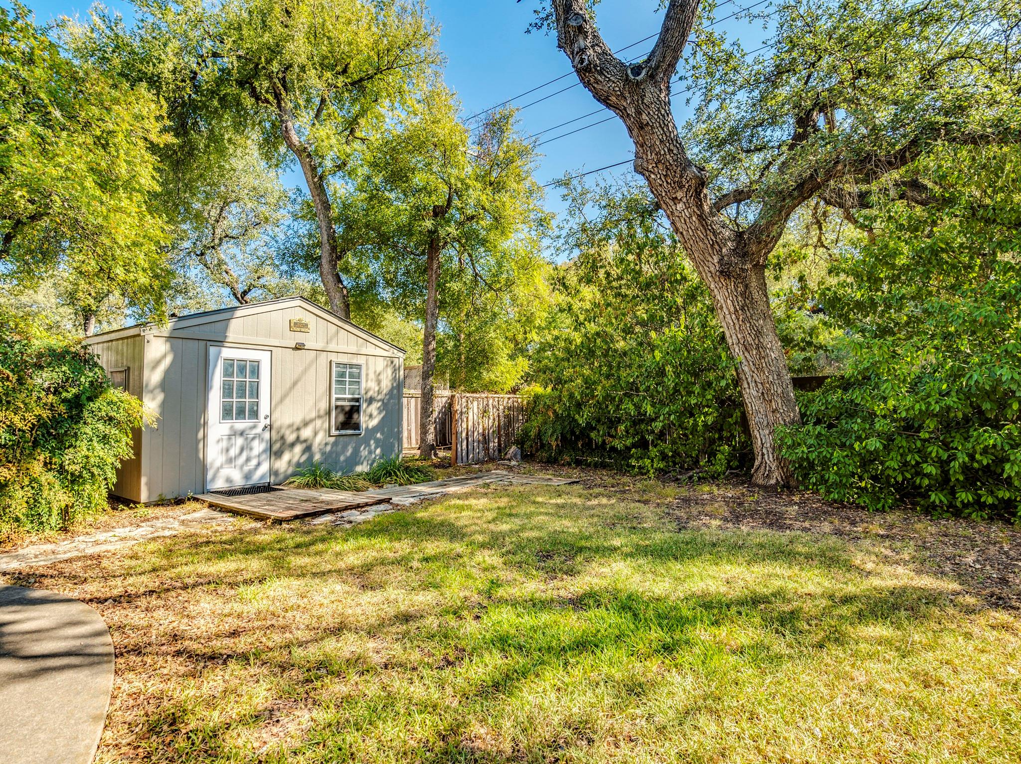 201 Dewberry Cv, Buda, TX 78610