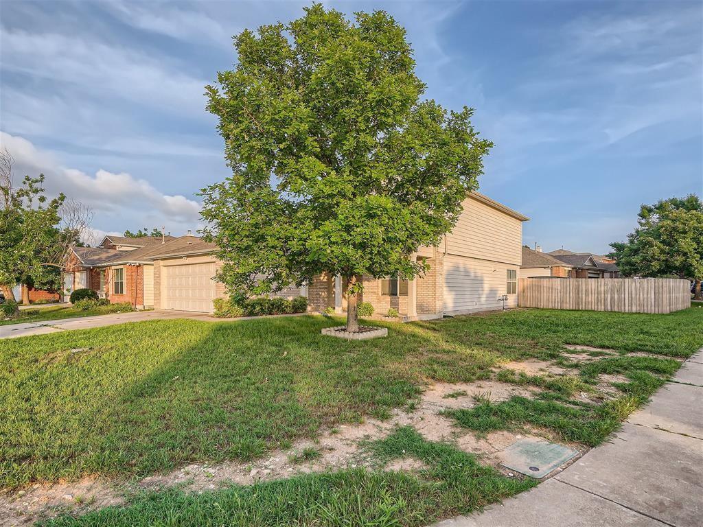 215 Spruce Dr, Kyle, TX 78640