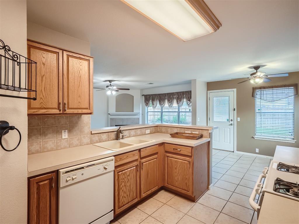 215 Spruce Dr, Kyle, TX 78640